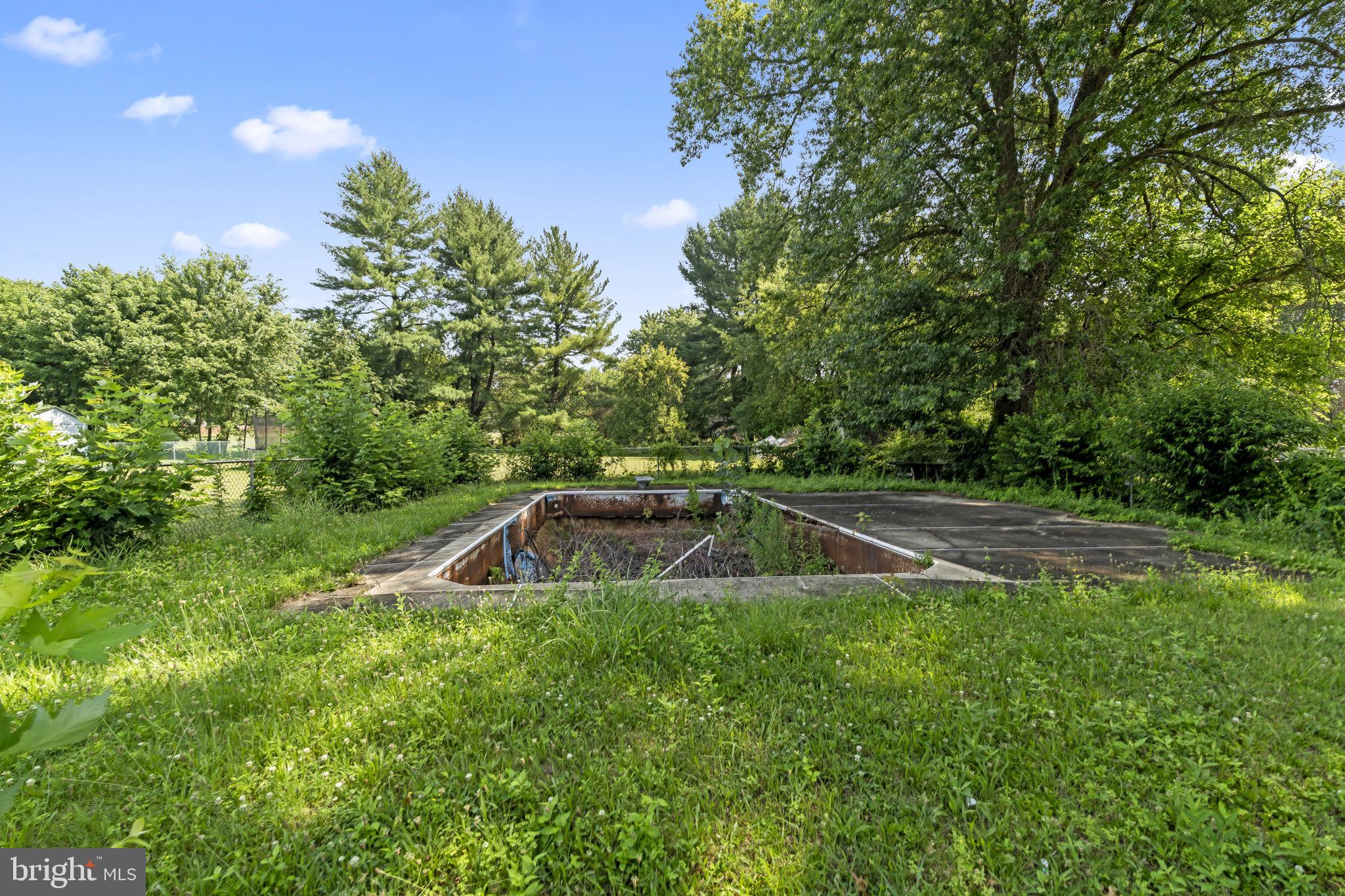 BROWNSTONE ACRES - Residential