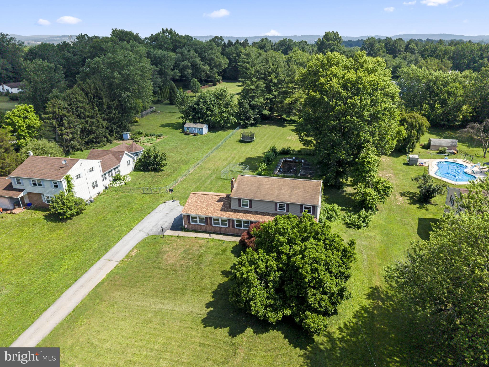 BROWNSTONE ACRES - Residential