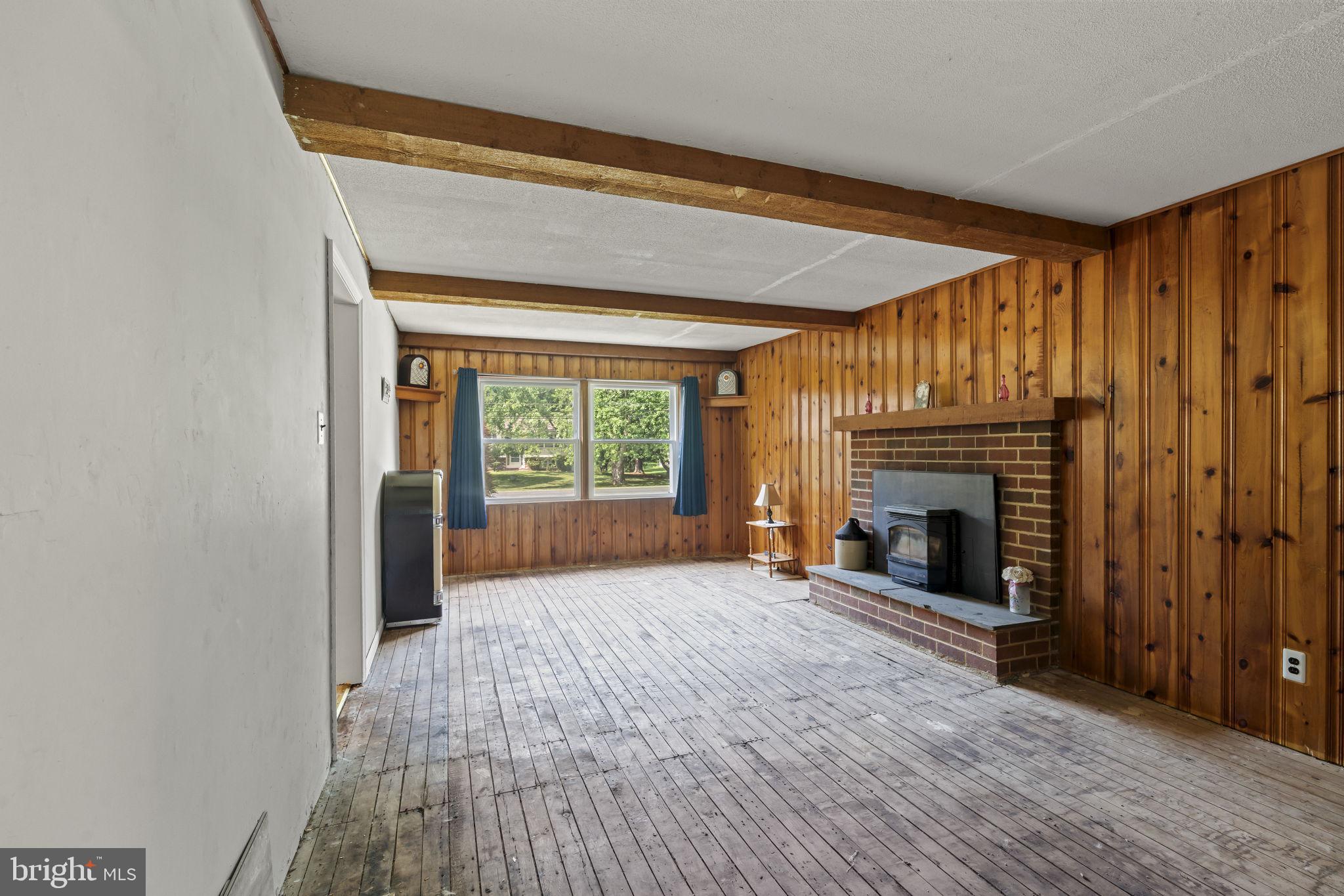 BROWNSTONE ACRES - Residential