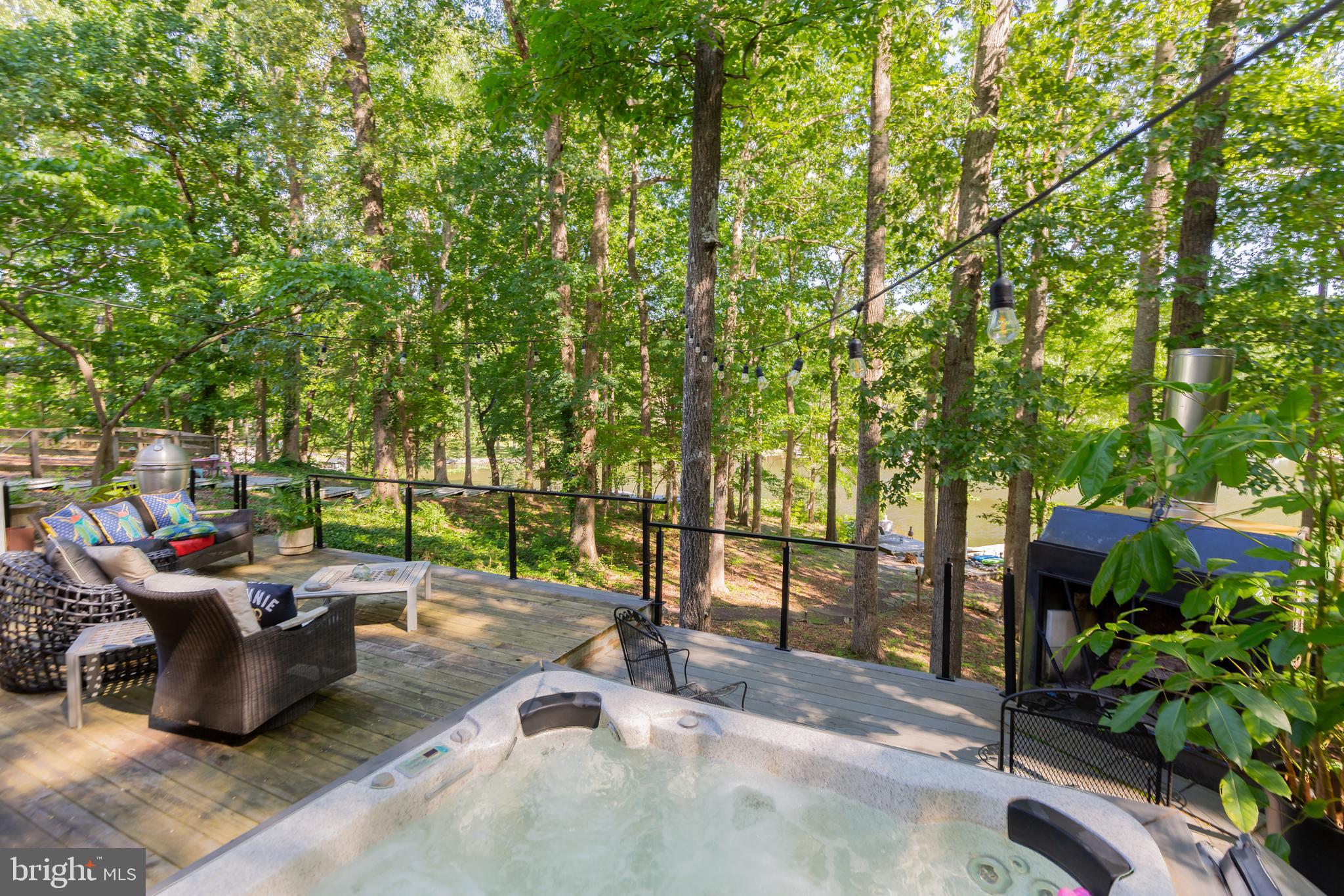 LAKE CAROLINE - Residential