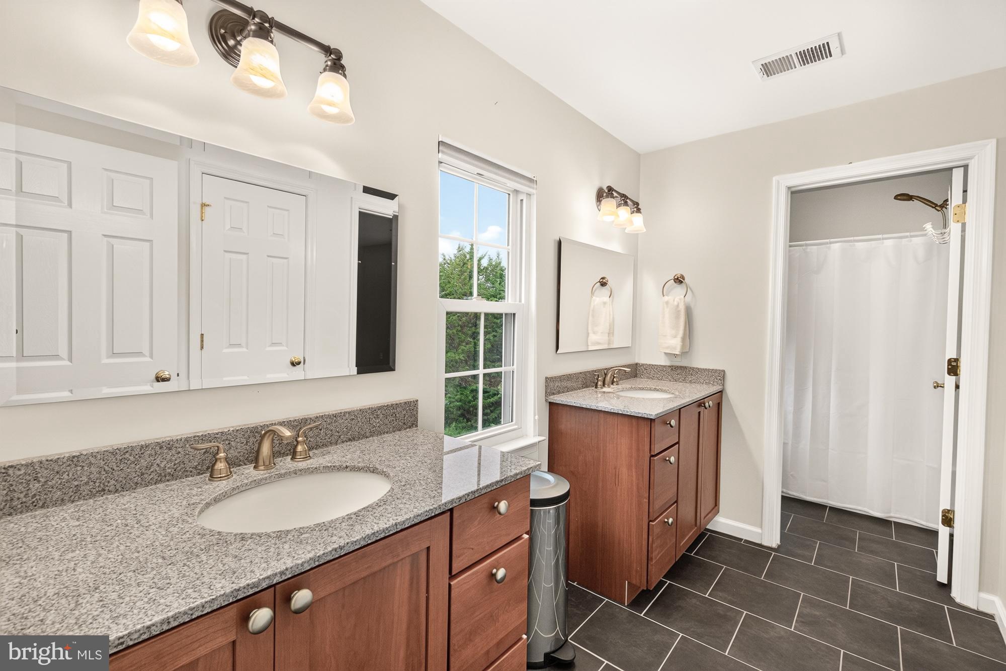 HUNTERS RUN - Residential