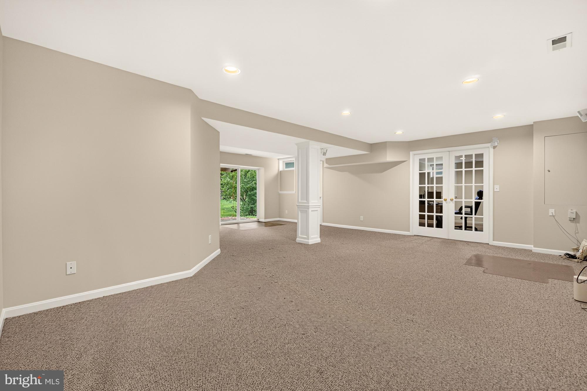 HUNTERS RUN - Residential