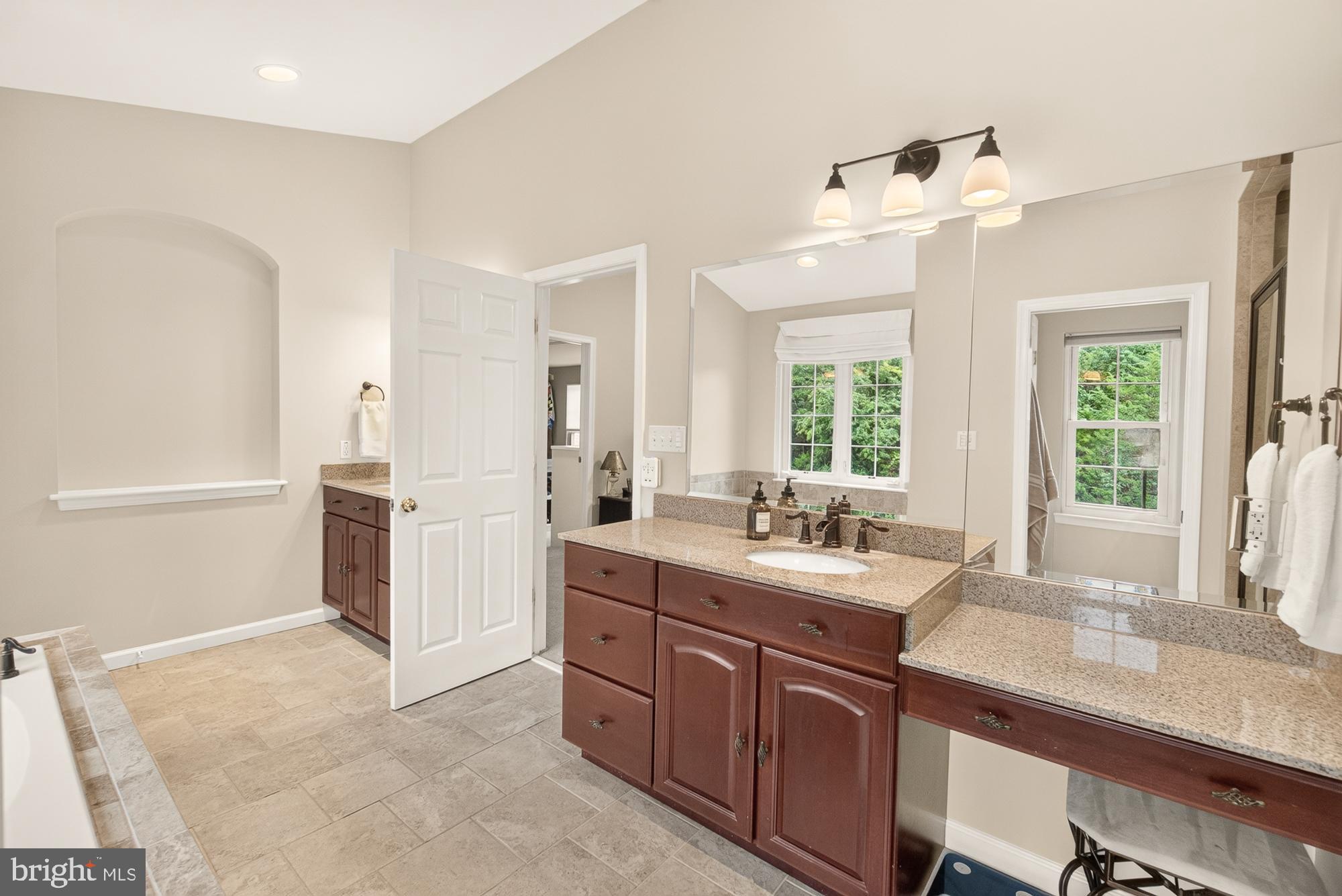 HUNTERS RUN - Residential