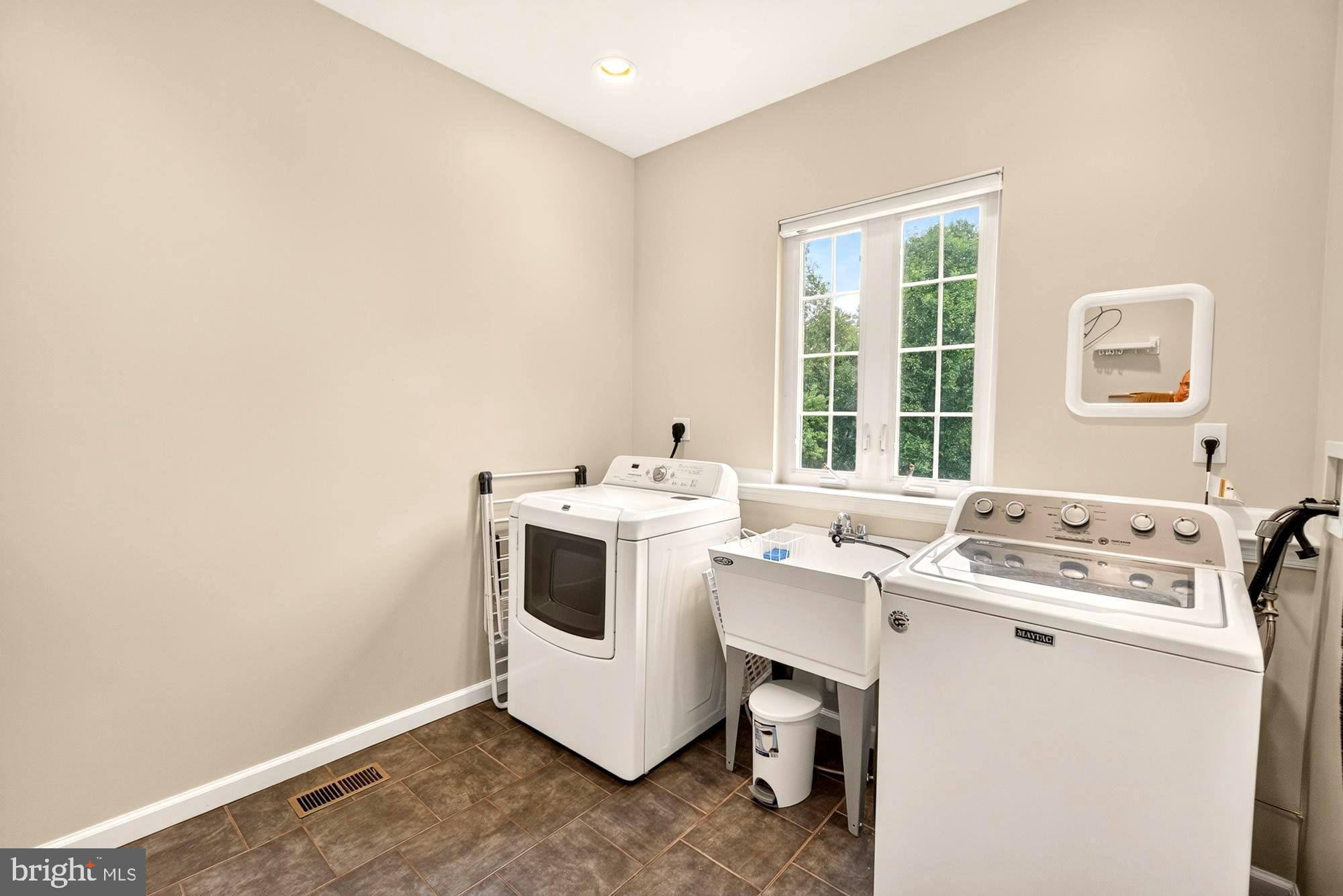 HUNTERS RUN - Residential