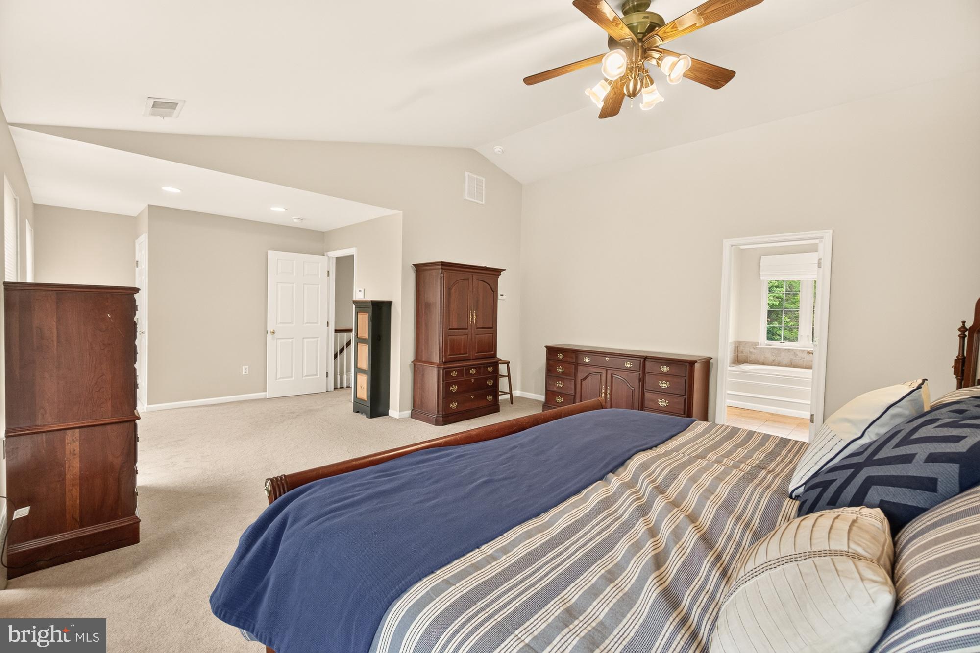 HUNTERS RUN - Residential