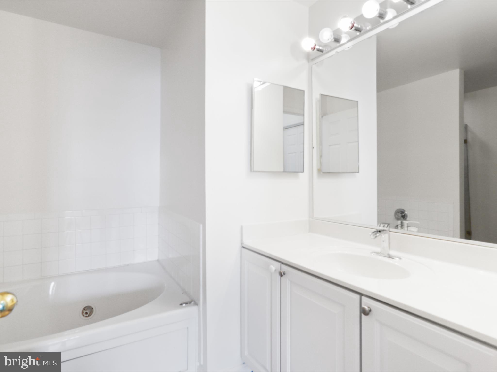 WOODLAND LAKE CONDO - Residential