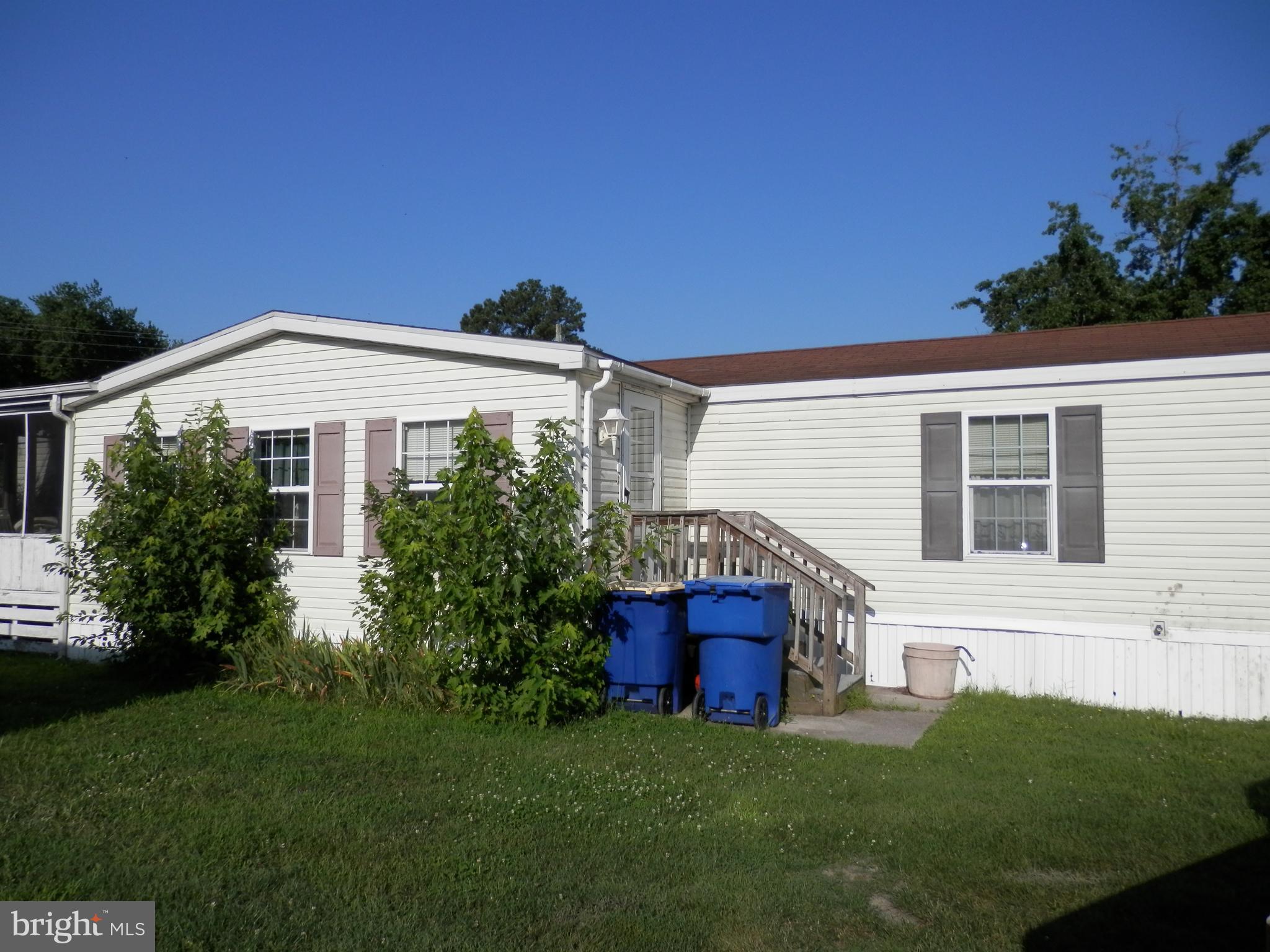 Waterfront Community with boat ramp and slips available close to Lewes and Beaches. This 2 bedroom 1 bath singlewide with shingled roof and vinyl siding is ready for your vacation get -a- way or year round living.
Has added enclosed addition and rear screened porch. Storage shed. With in walking distance to crabbing pier and public transportation. Lot rent includes water, sewer and Trash pick-up.