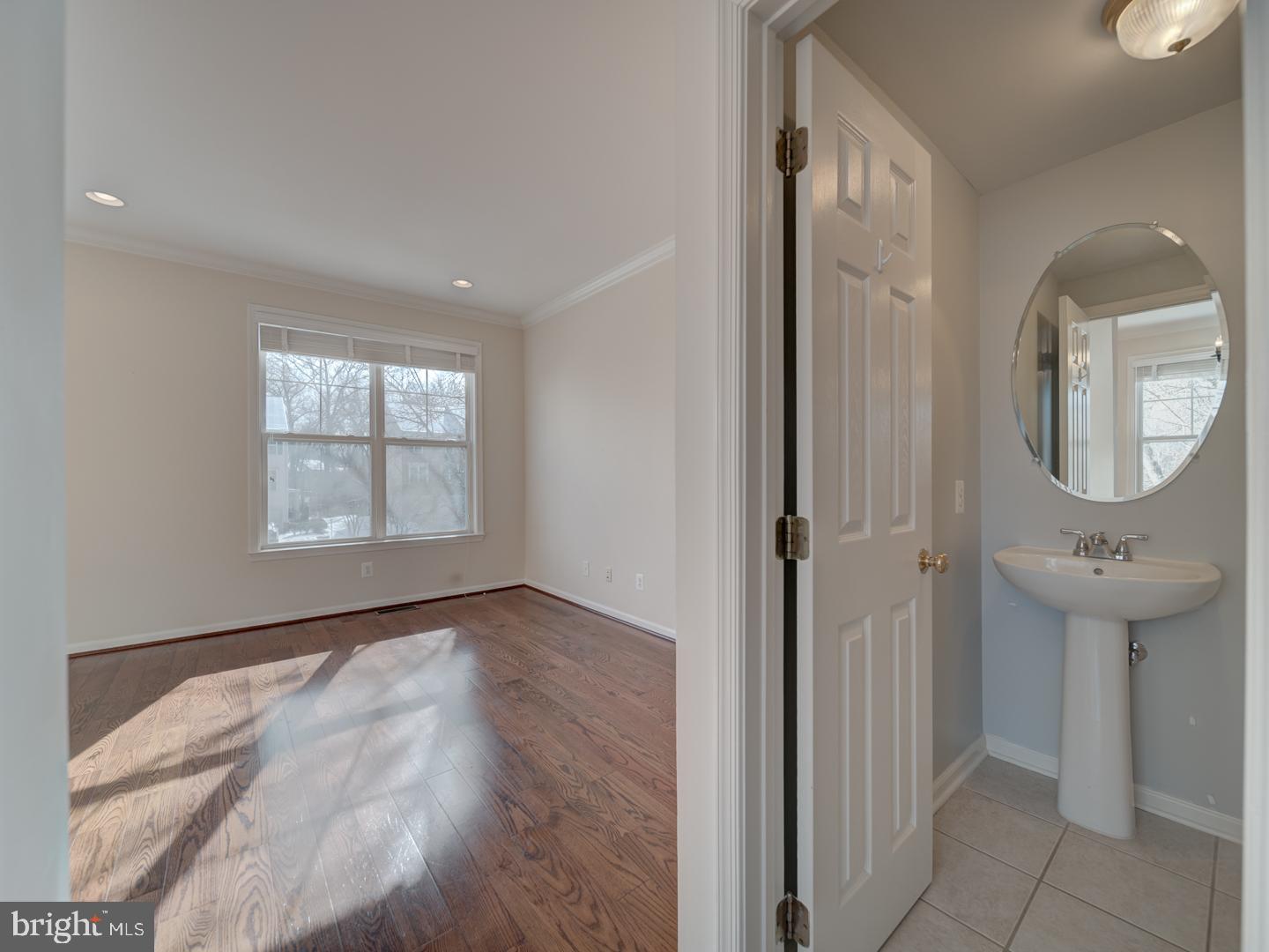 SIGNATURE AT BROADLANDS - Residential