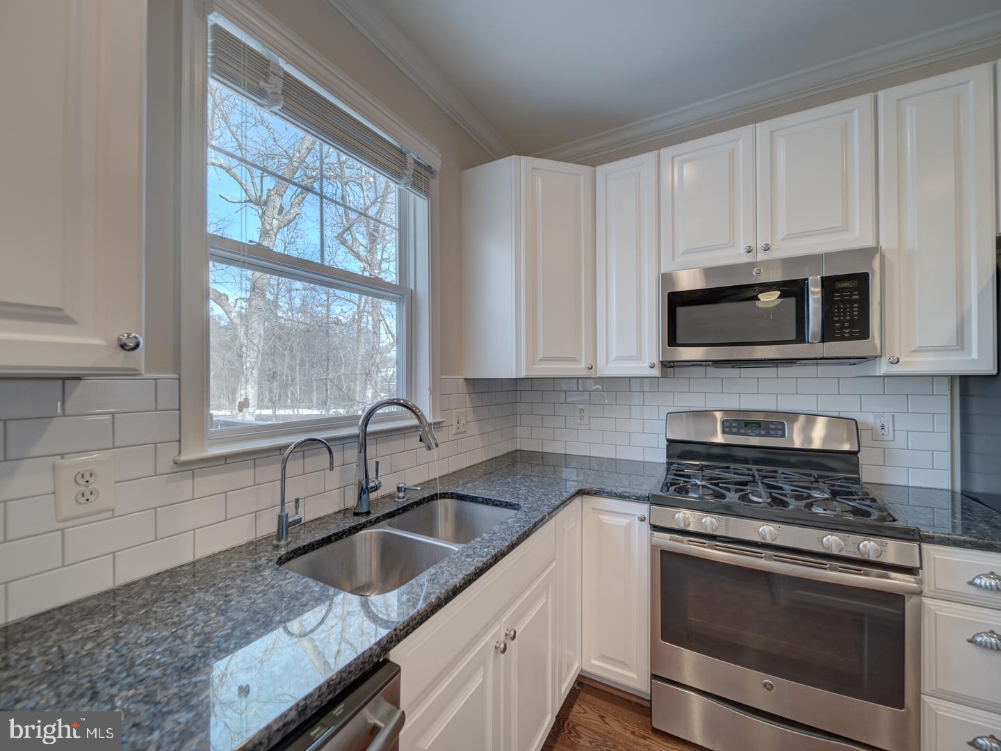 SIGNATURE AT BROADLANDS - Residential