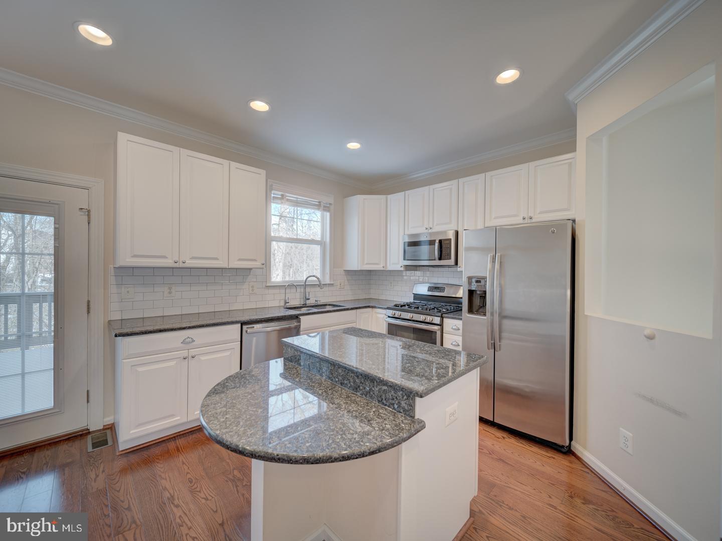 SIGNATURE AT BROADLANDS - Residential