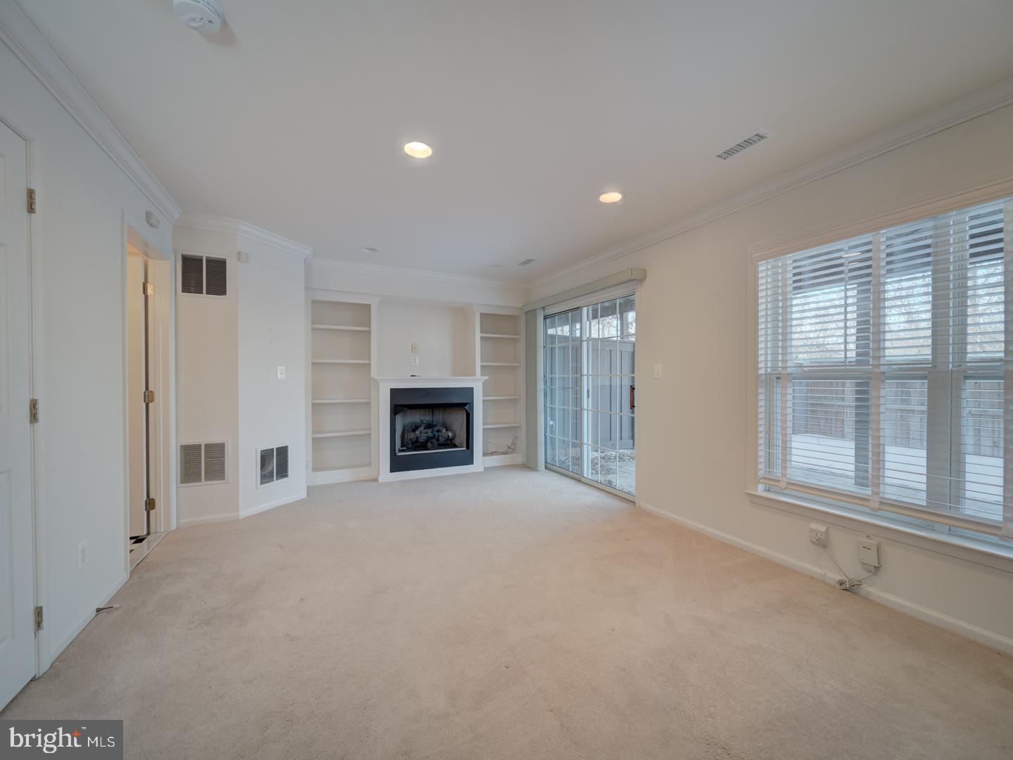 SIGNATURE AT BROADLANDS - Residential