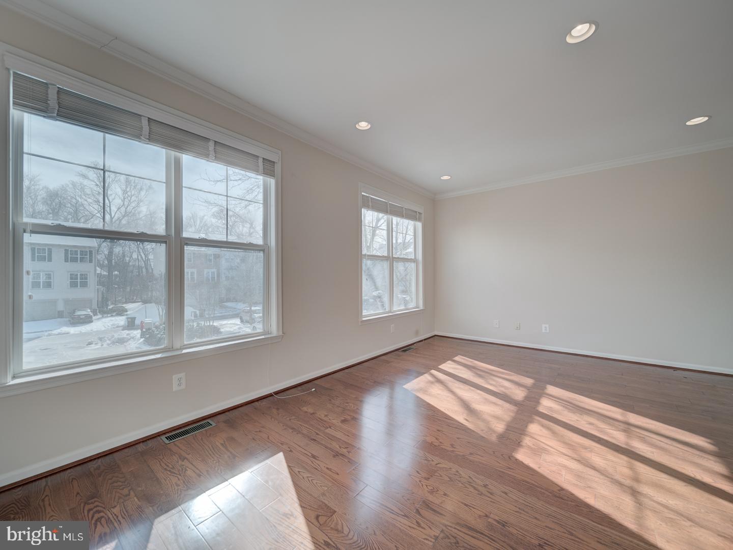 SIGNATURE AT BROADLANDS - Residential