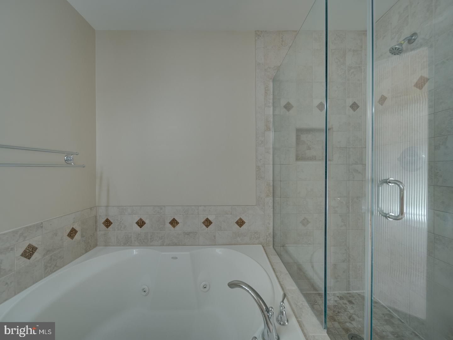 SIGNATURE AT BROADLANDS - Residential