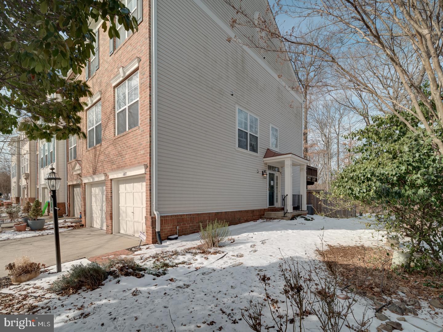 SIGNATURE AT BROADLANDS - Residential