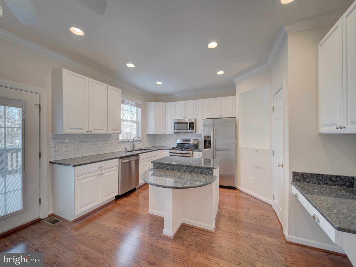 SIGNATURE AT BROADLANDS - Residential