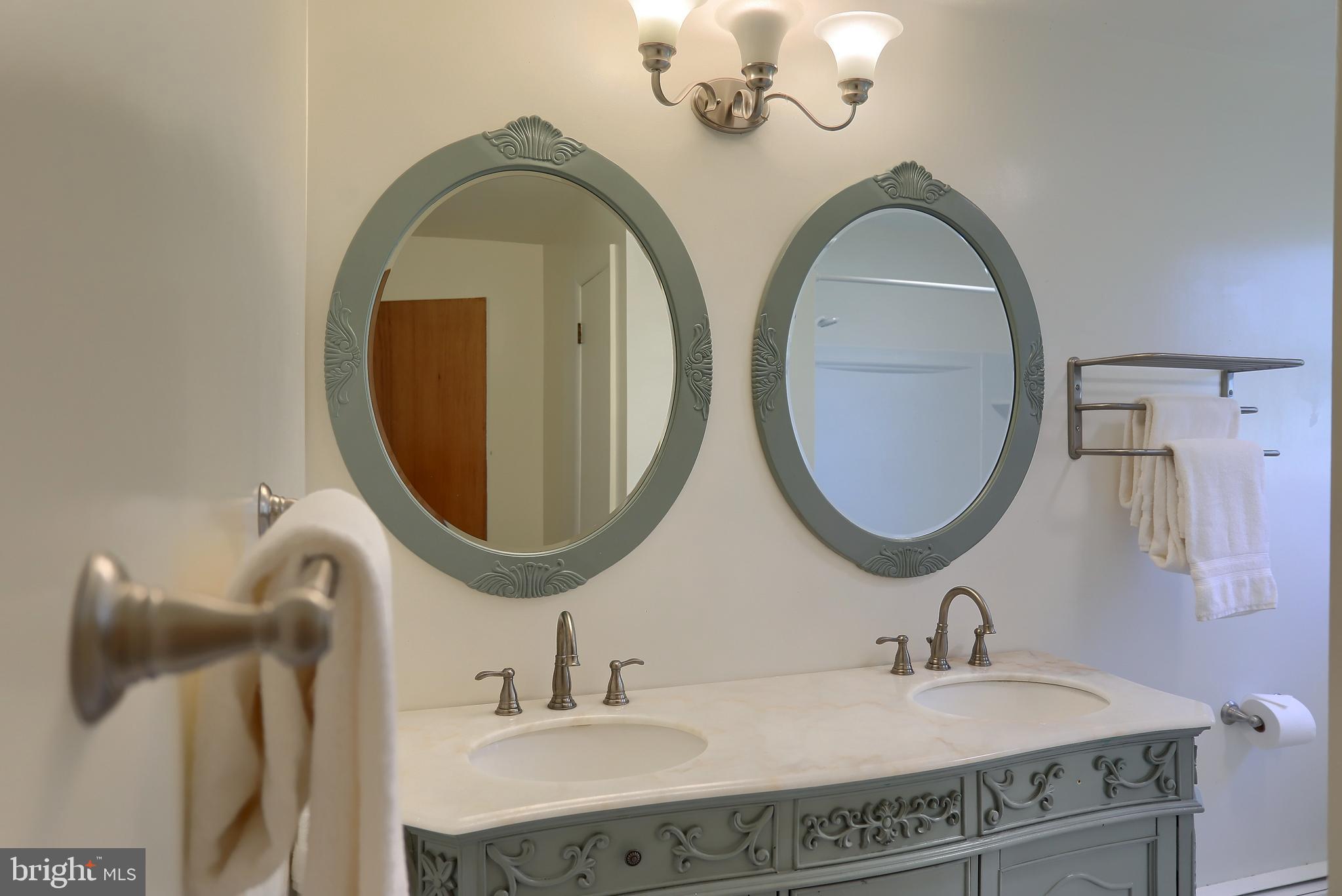 DELBROOK MANOR - Residential