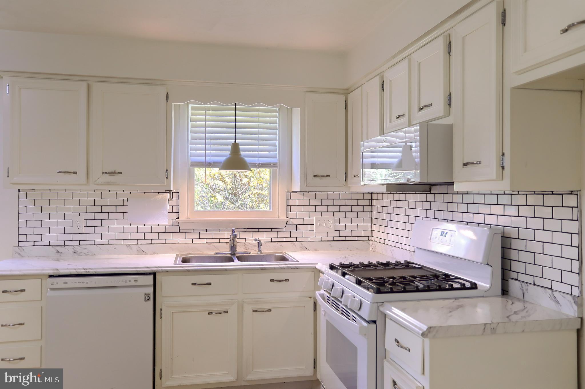 DELBROOK MANOR - Residential