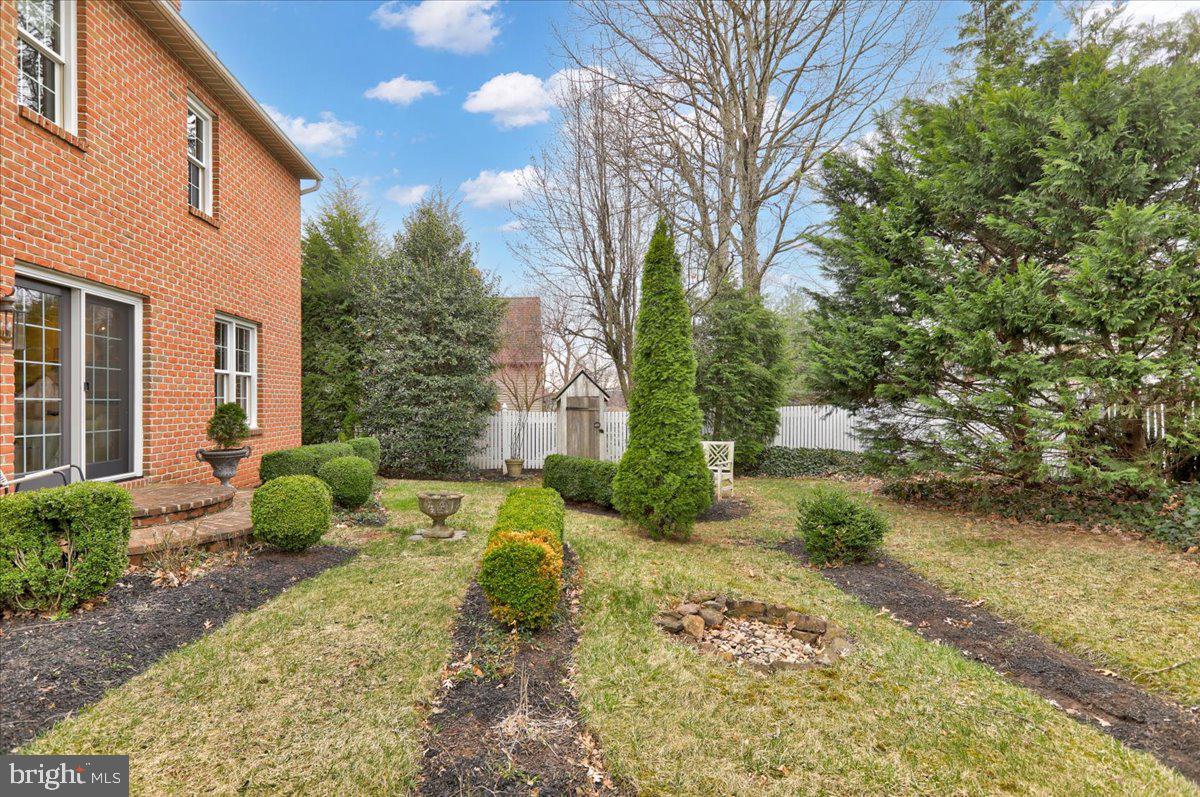 QUAIL HOLLOW - Residential