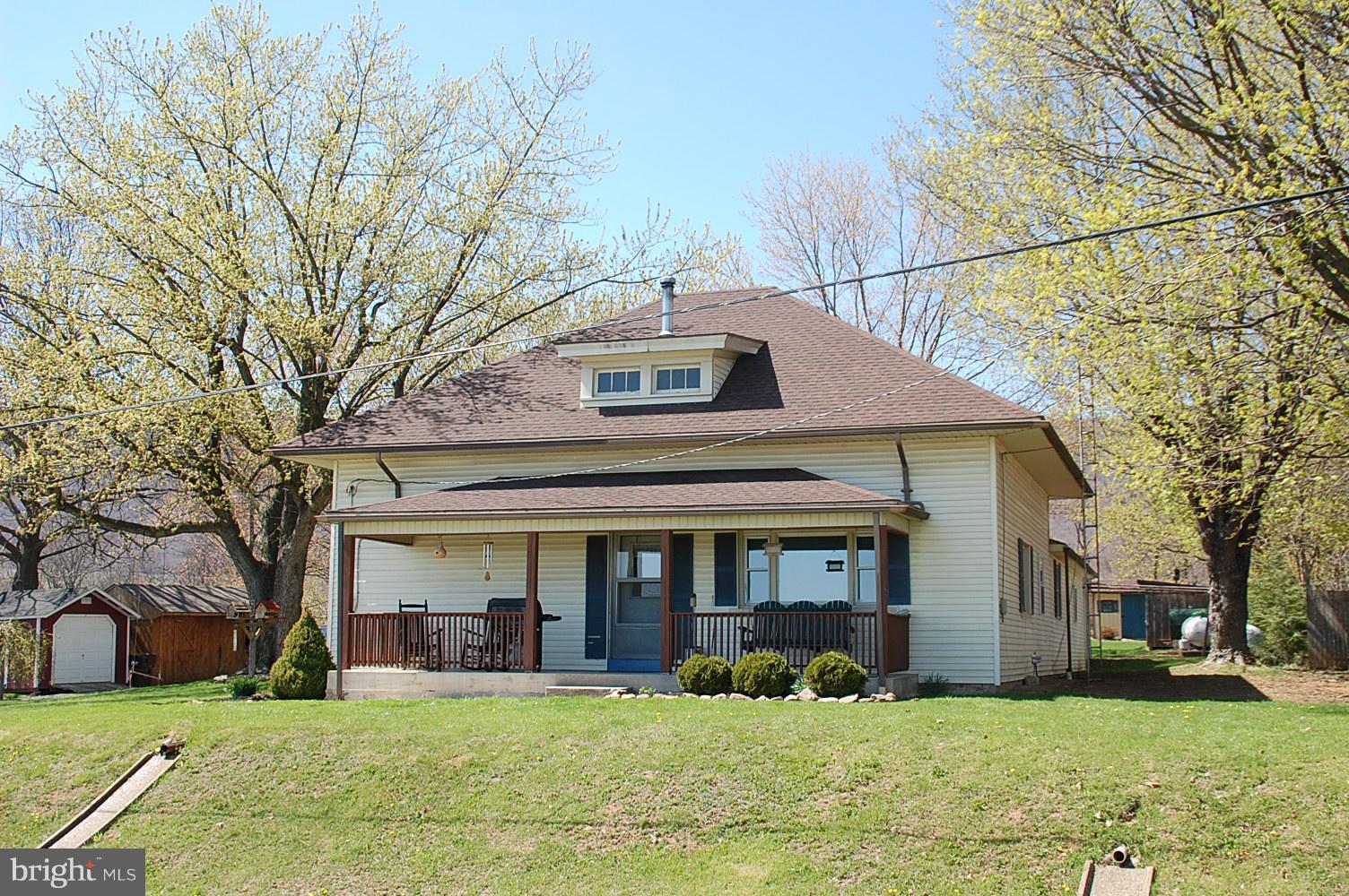 Don t miss this well maintained ranch home just outside of Newburg.  This 1,110 sqft home sits on 0.43 acres and features 2 bedrooms, 2 baths, beautiful hardwood floors, oversized 2 car attached garage, covered front porch, and an exterior storage shed.  The views from the front porch of the valley are one of a kind.  Don t miss this one.