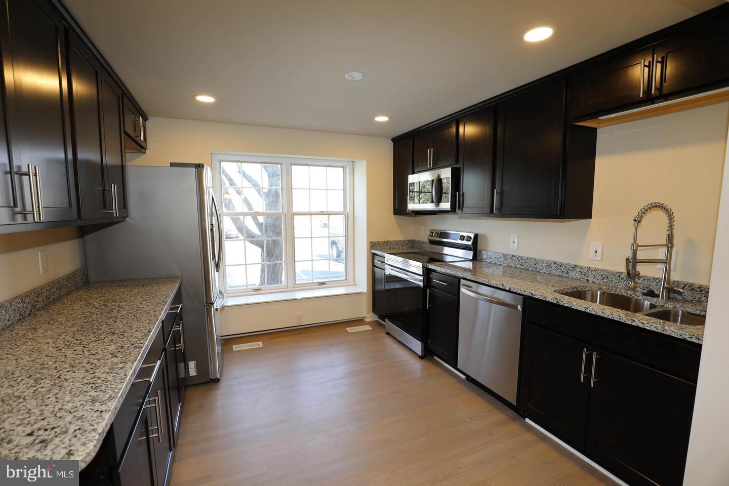WATERSIDE - Residential