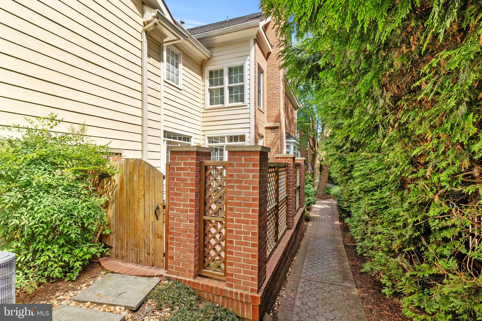 RILEY - Residential