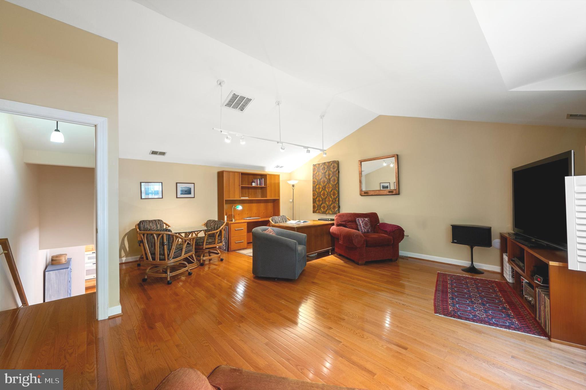 RILEY - Residential