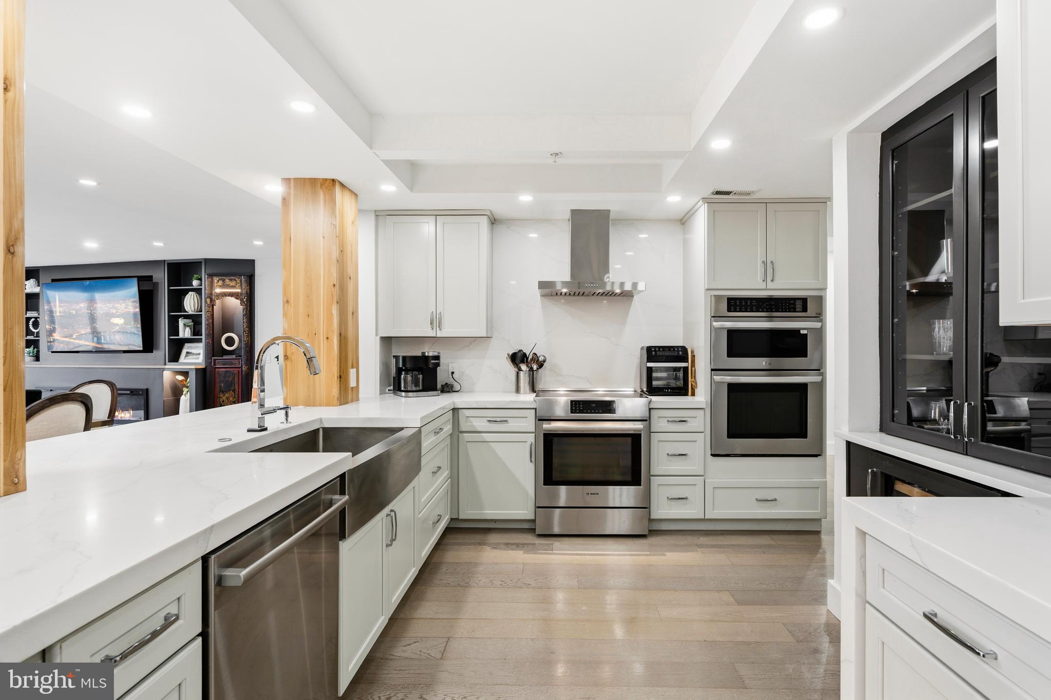 CRYSTAL CITY - Residential