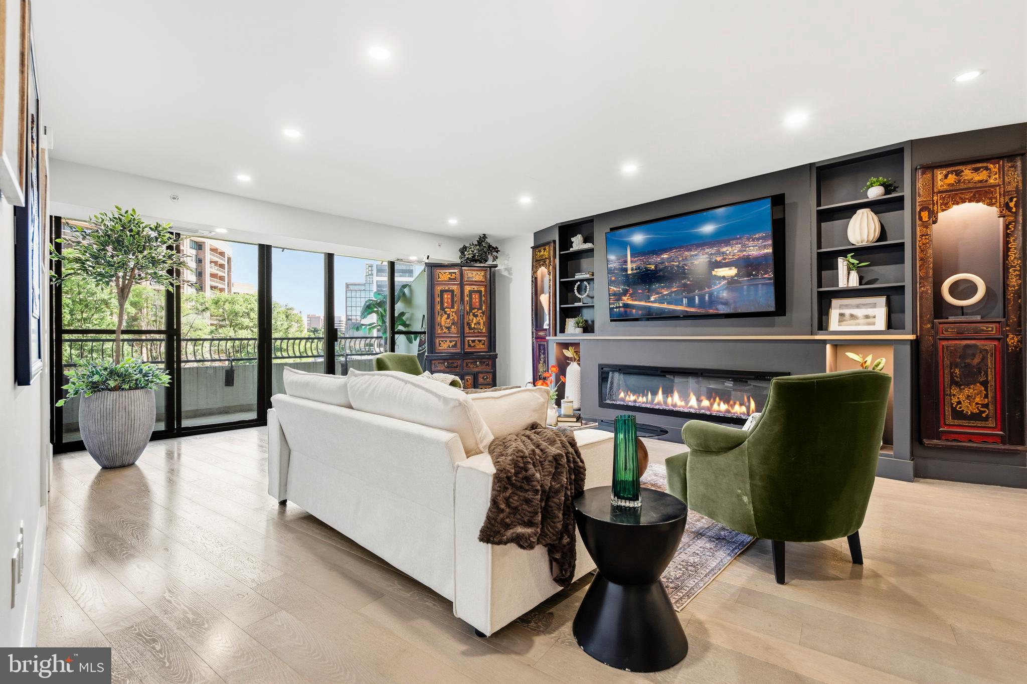 CRYSTAL CITY - Residential