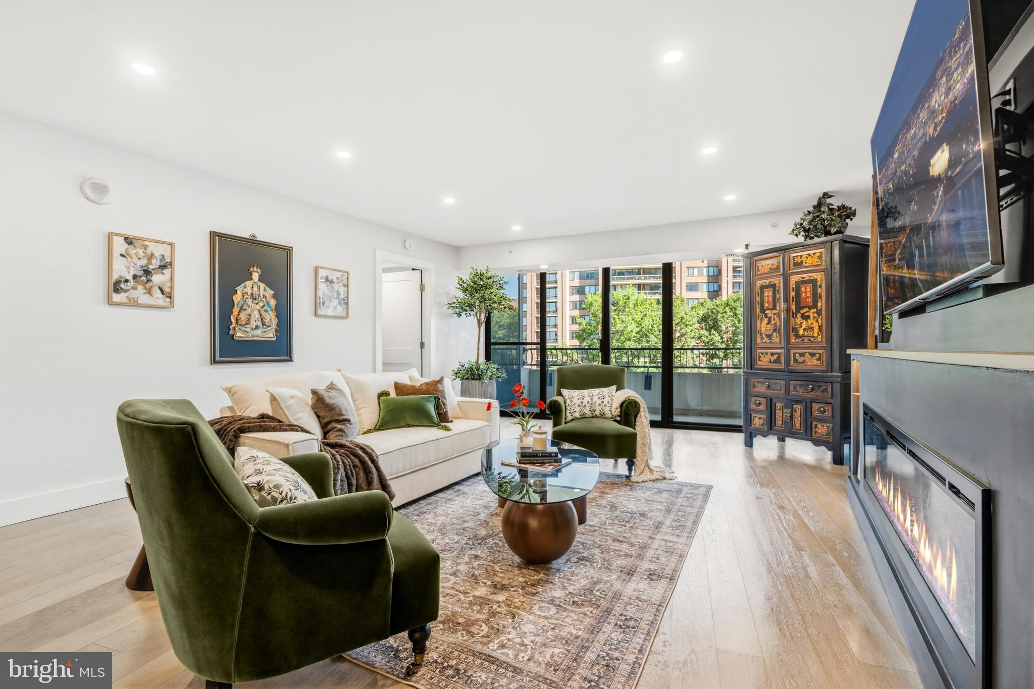 CRYSTAL CITY - Residential