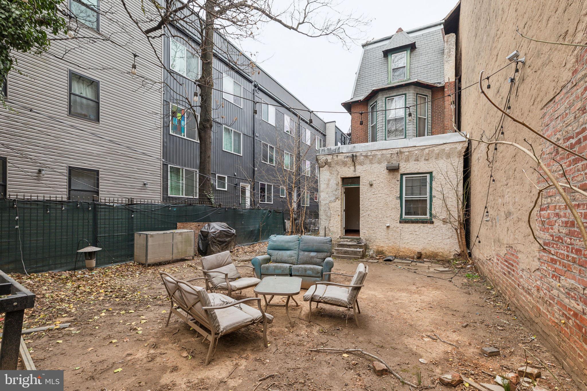 UNIVERSITY CITY - Residential Income