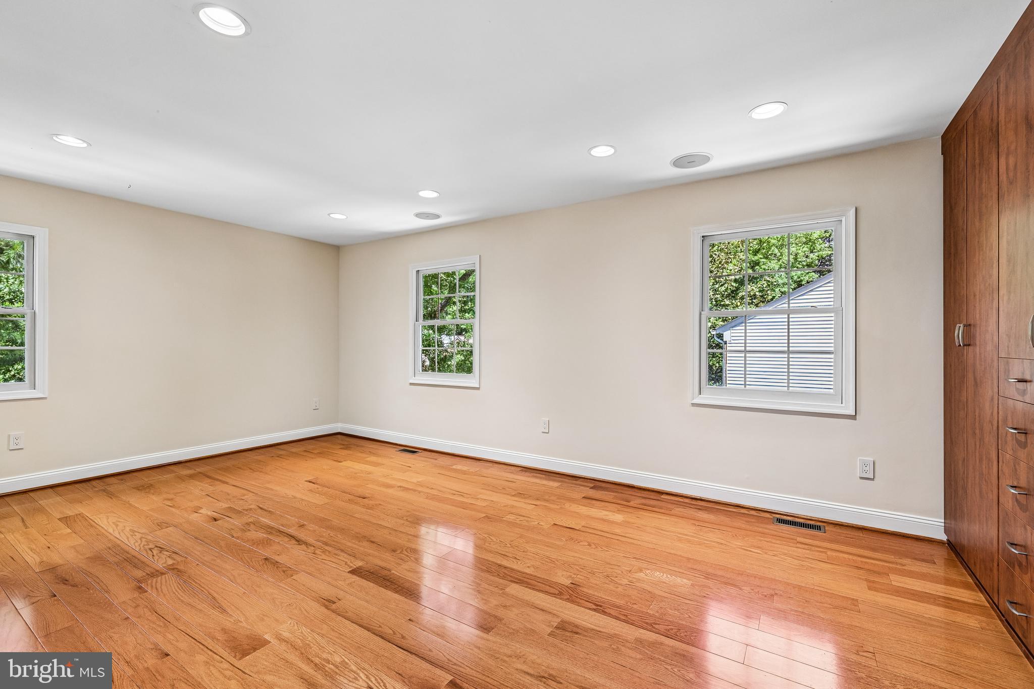 SHADY GROVE VILLAGE - Residential