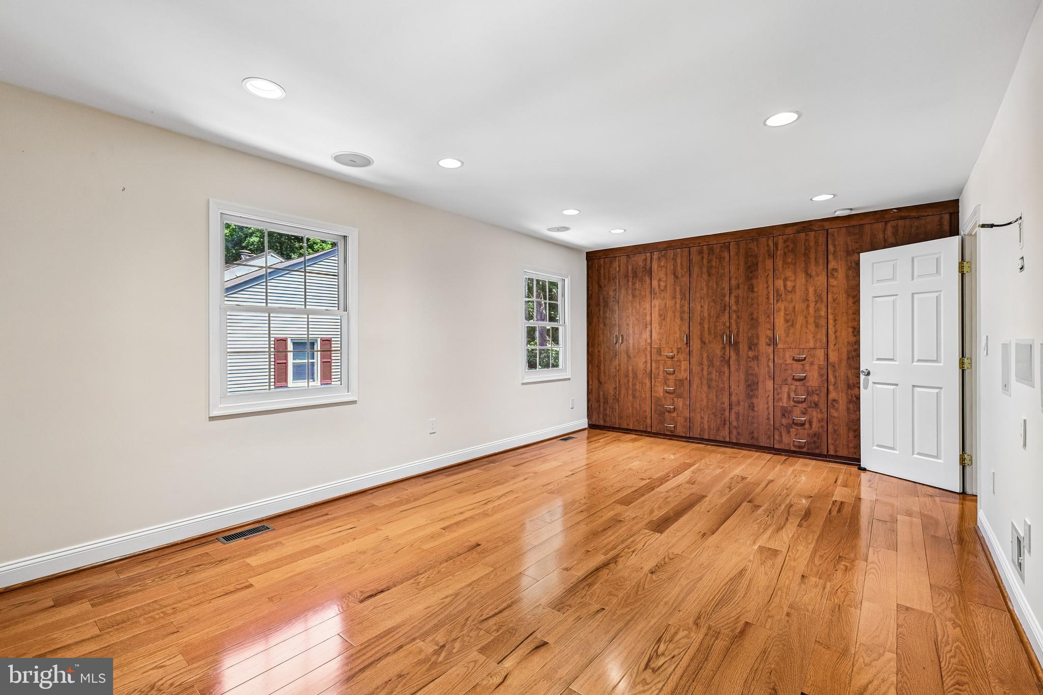 SHADY GROVE VILLAGE - Residential