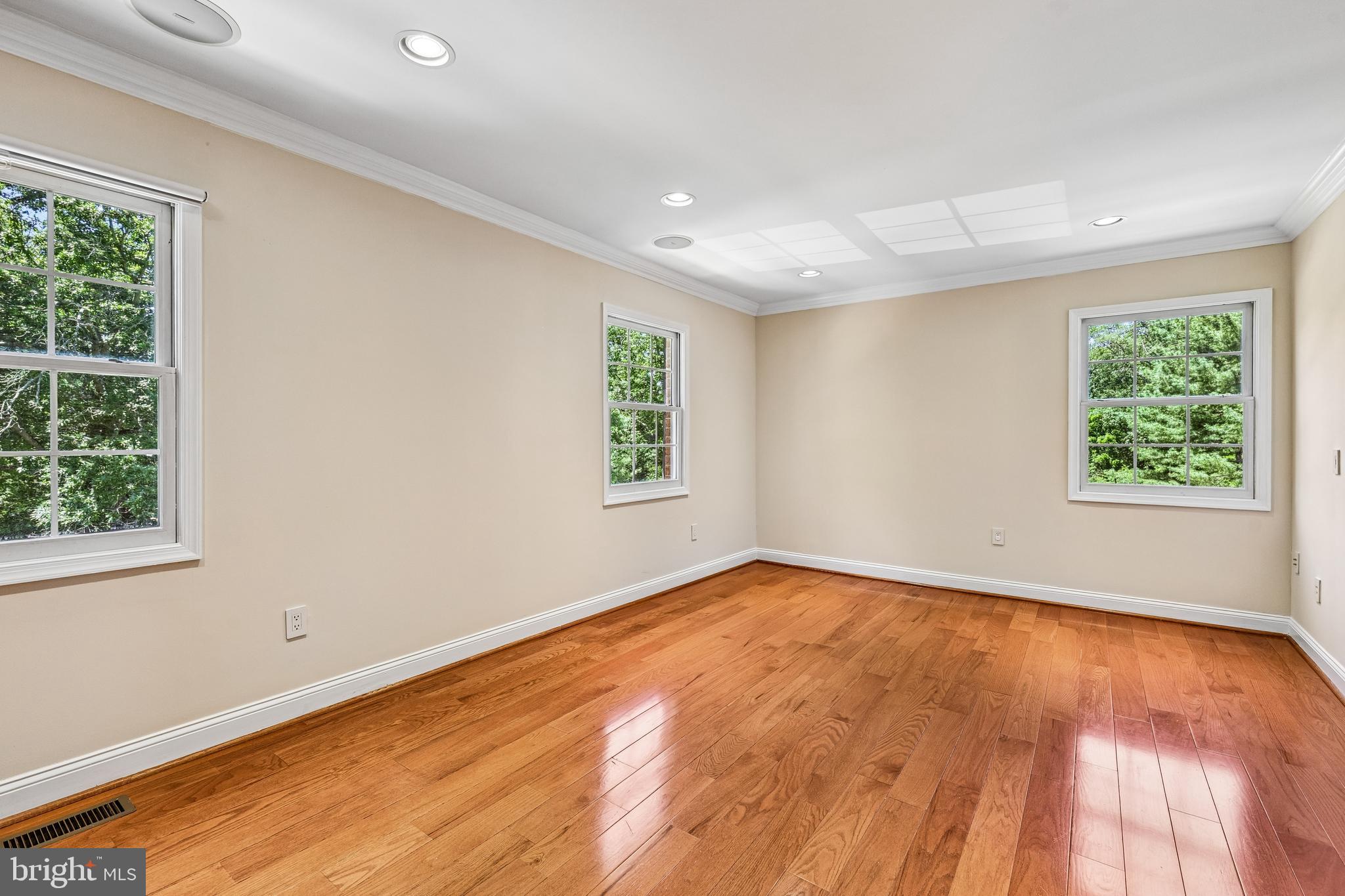 SHADY GROVE VILLAGE - Residential
