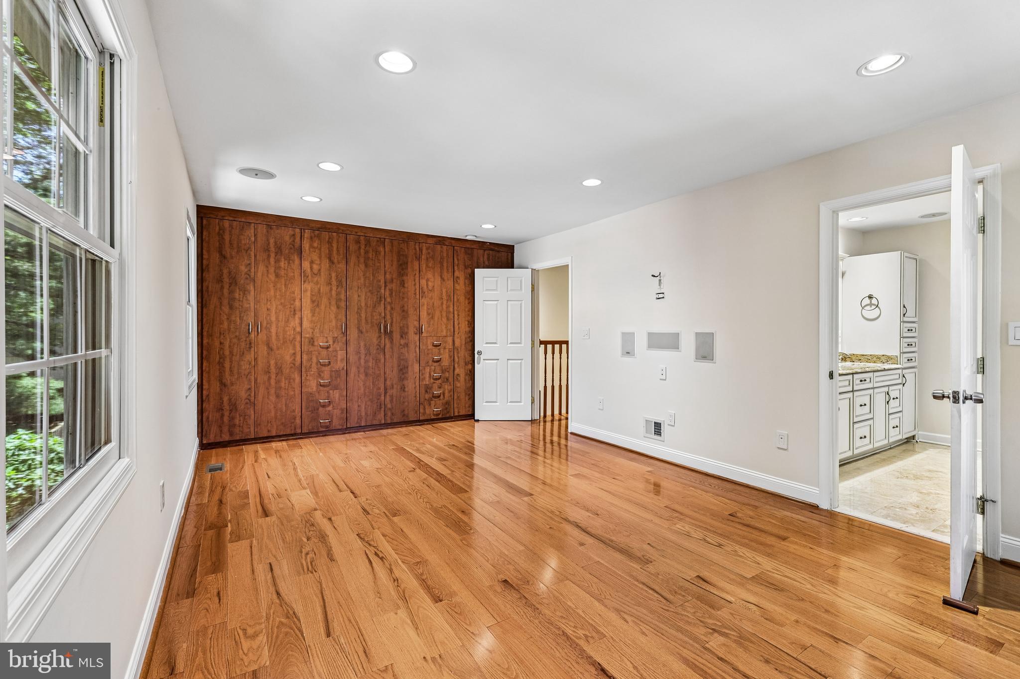 SHADY GROVE VILLAGE - Residential