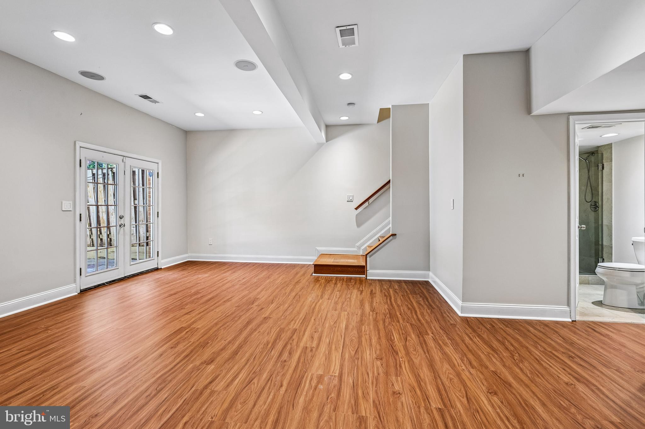 SHADY GROVE VILLAGE - Residential