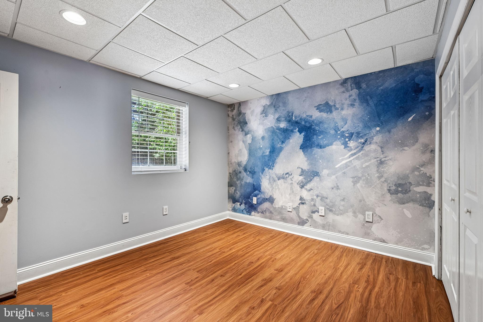 SHADY GROVE VILLAGE - Residential