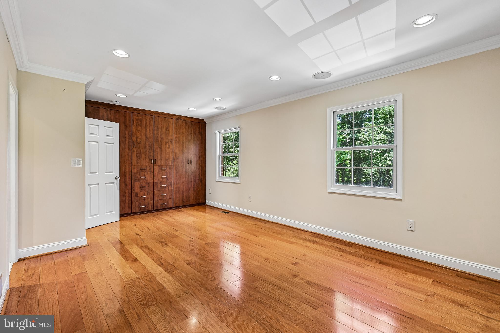 SHADY GROVE VILLAGE - Residential