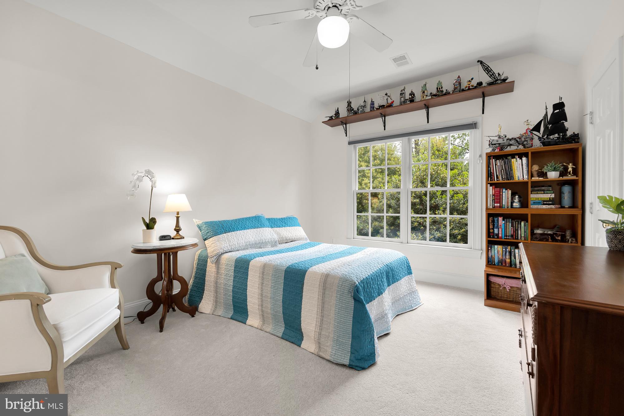 COUNTRY CLUB - Residential
