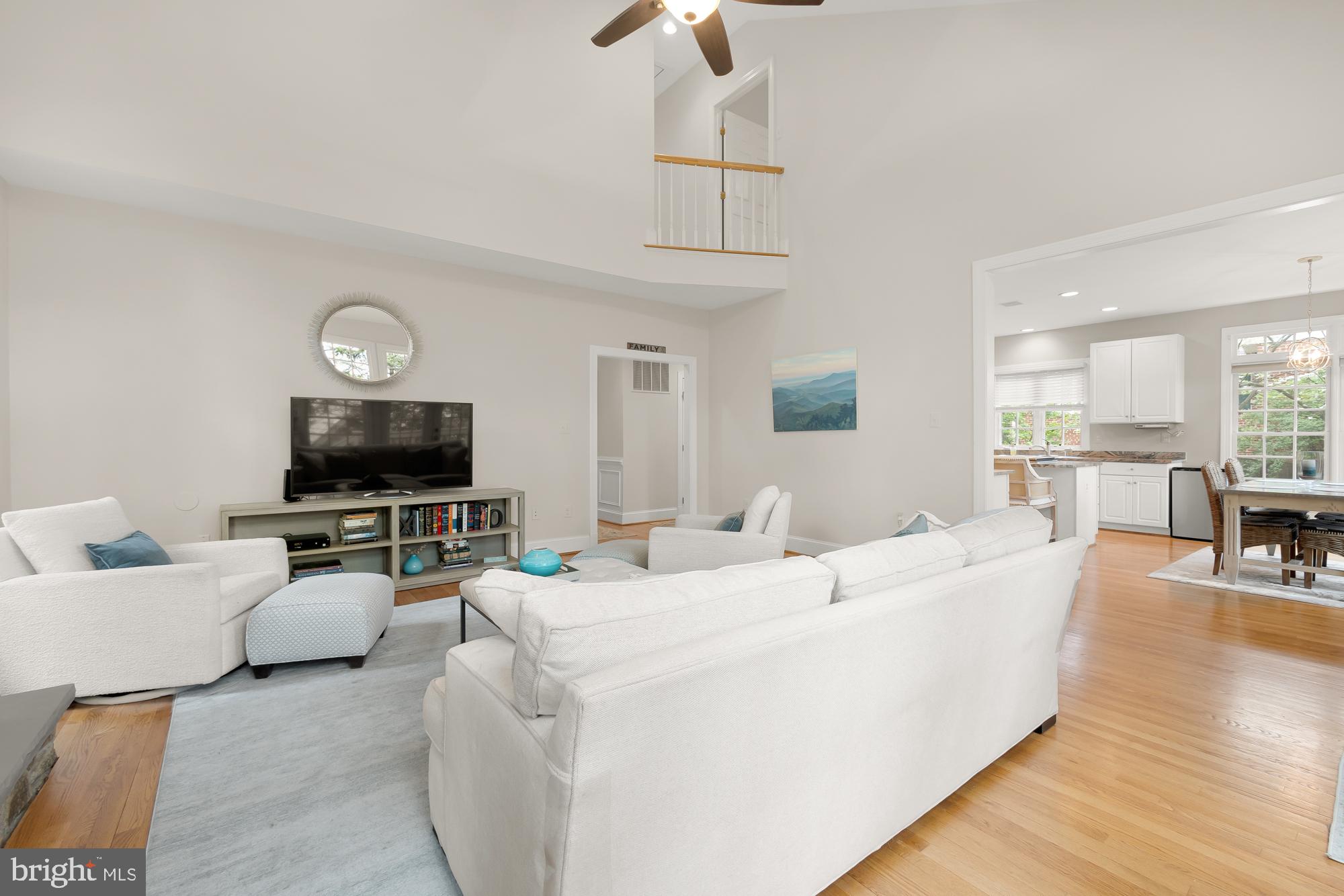 COUNTRY CLUB - Residential