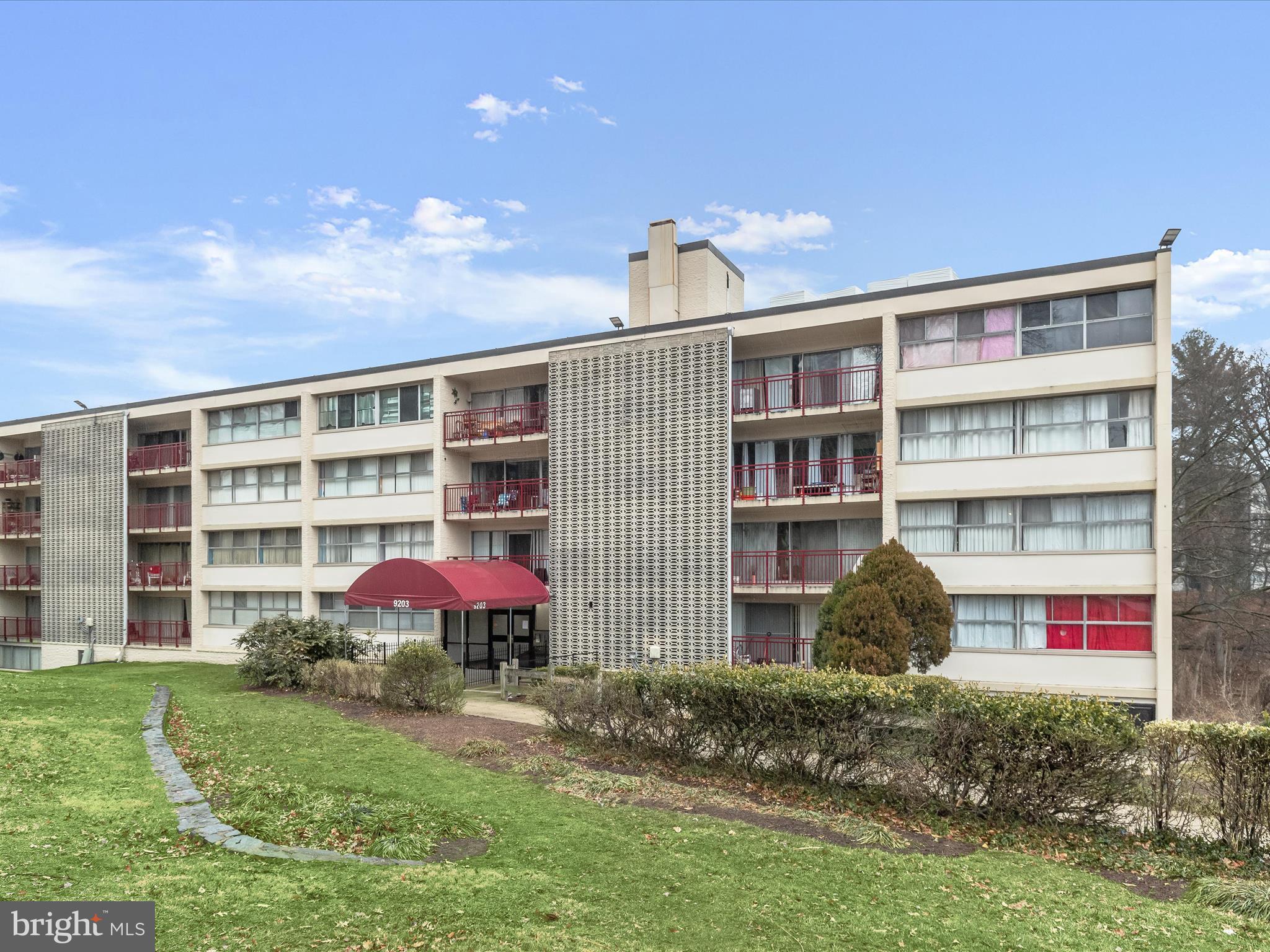 **CASH OR HARD MONEY ONLY** Spacious efficiency apartment located in beautiful Silver Spring. Great location just a couple blocks away from the Langley Crossroads shopping center. The property also includes parking spot and numerous amenities such as on site such as laundry rooms, tot lots for kids, etc. Go check it out today before it's gone!! **Sellers acquired property via tax sale foreclosure ** SELLERS STRONGLY RECOMMEND USING NEW WORLD TITLE OR ONE OF THE TITLE COMPANIES LISTED IN THE SELLER ADDENDUM.**