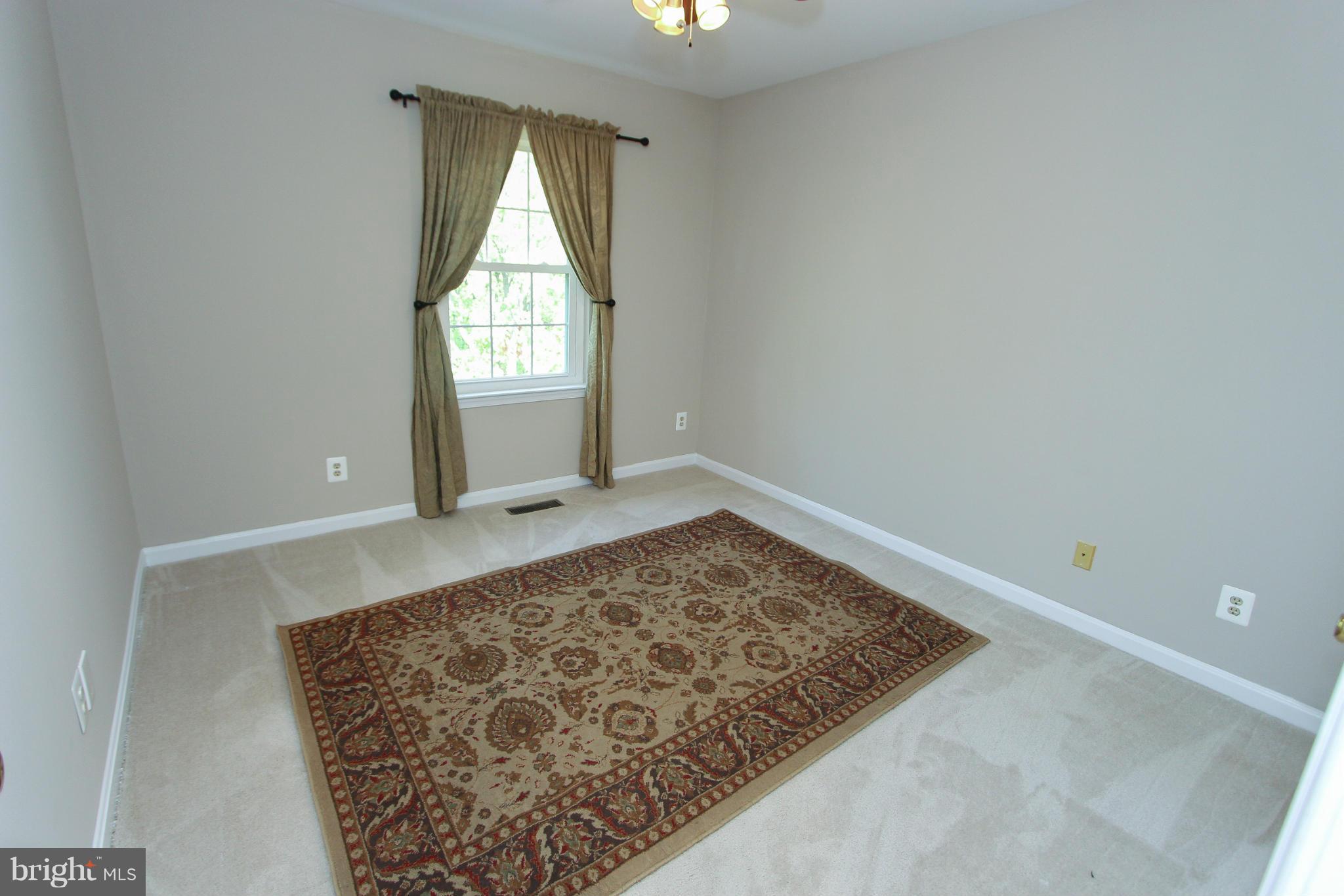 MIRROR RIDGE - Residential