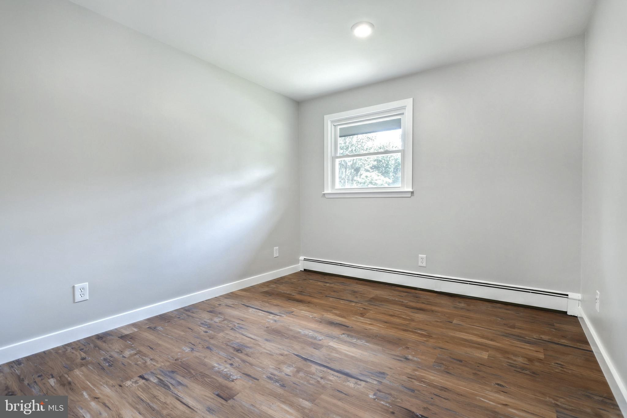 STRATHCONA HILLS - Residential
