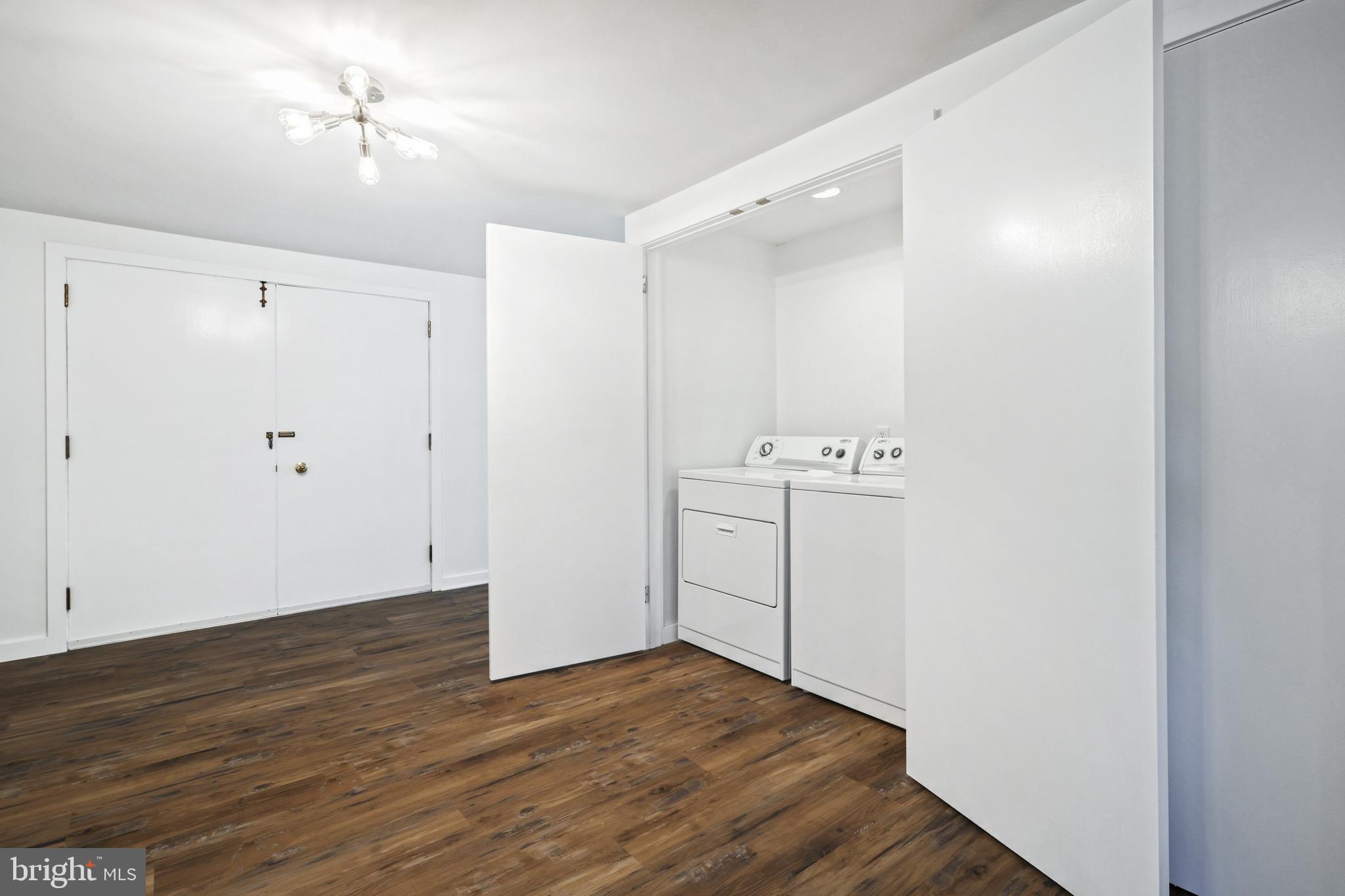 STRATHCONA HILLS - Residential