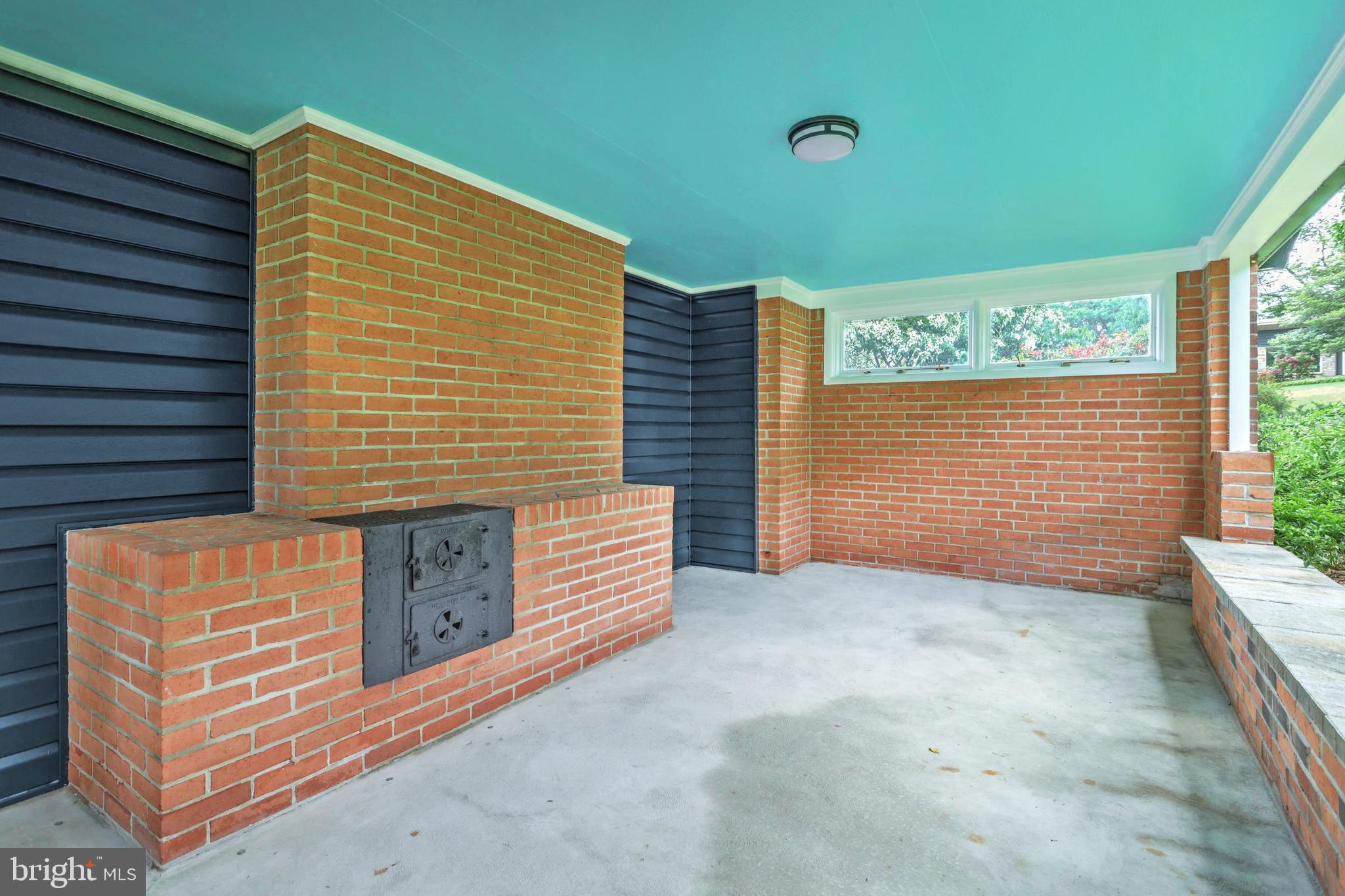 STRATHCONA HILLS - Residential