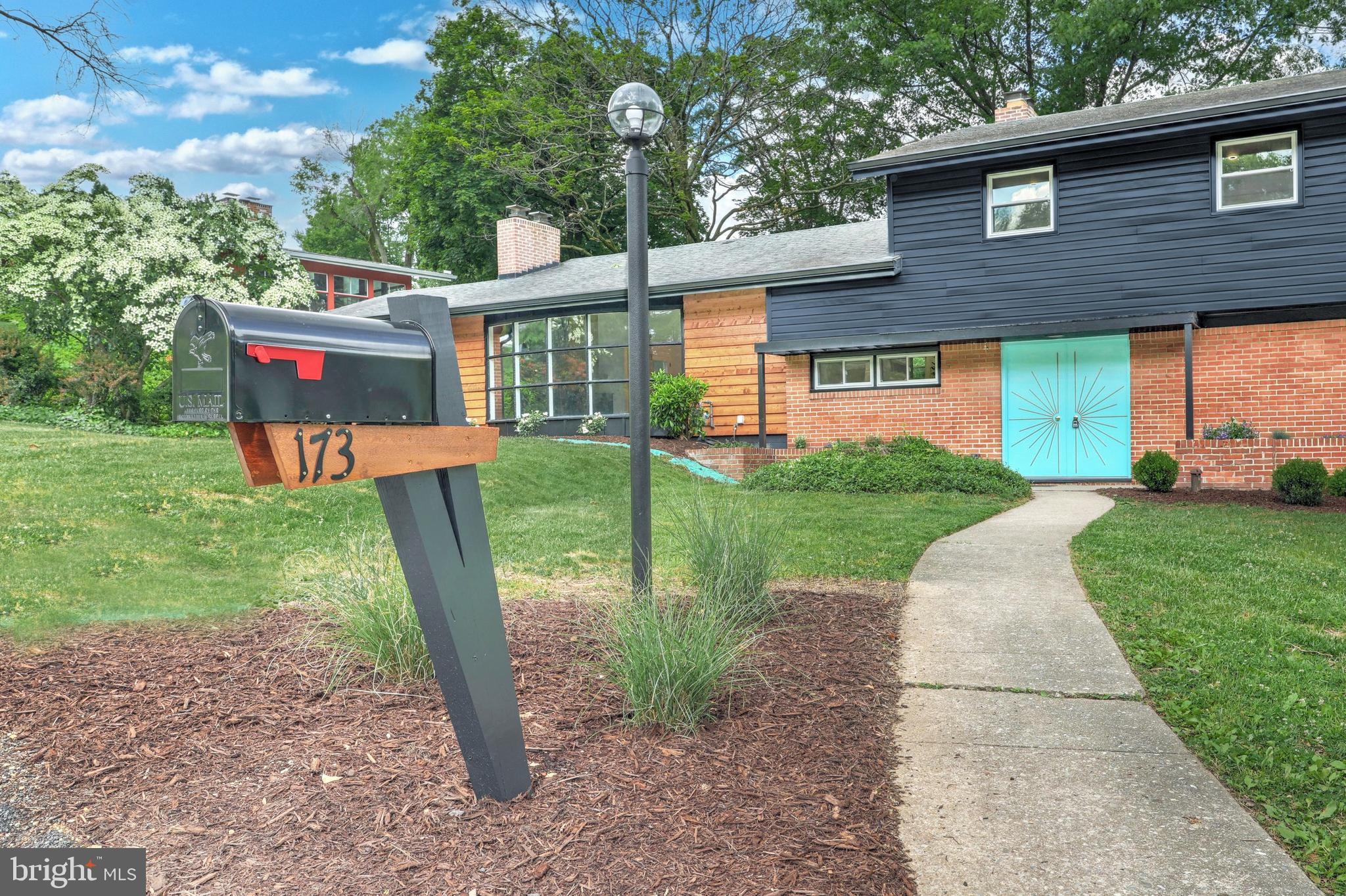 STRATHCONA HILLS - Residential
