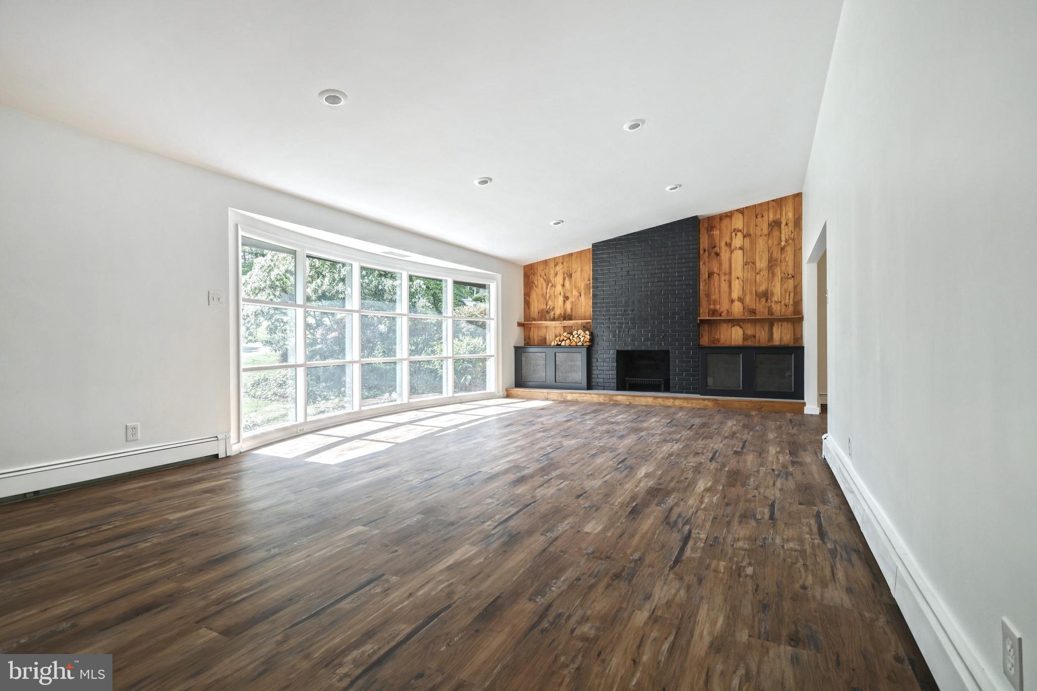 STRATHCONA HILLS - Residential