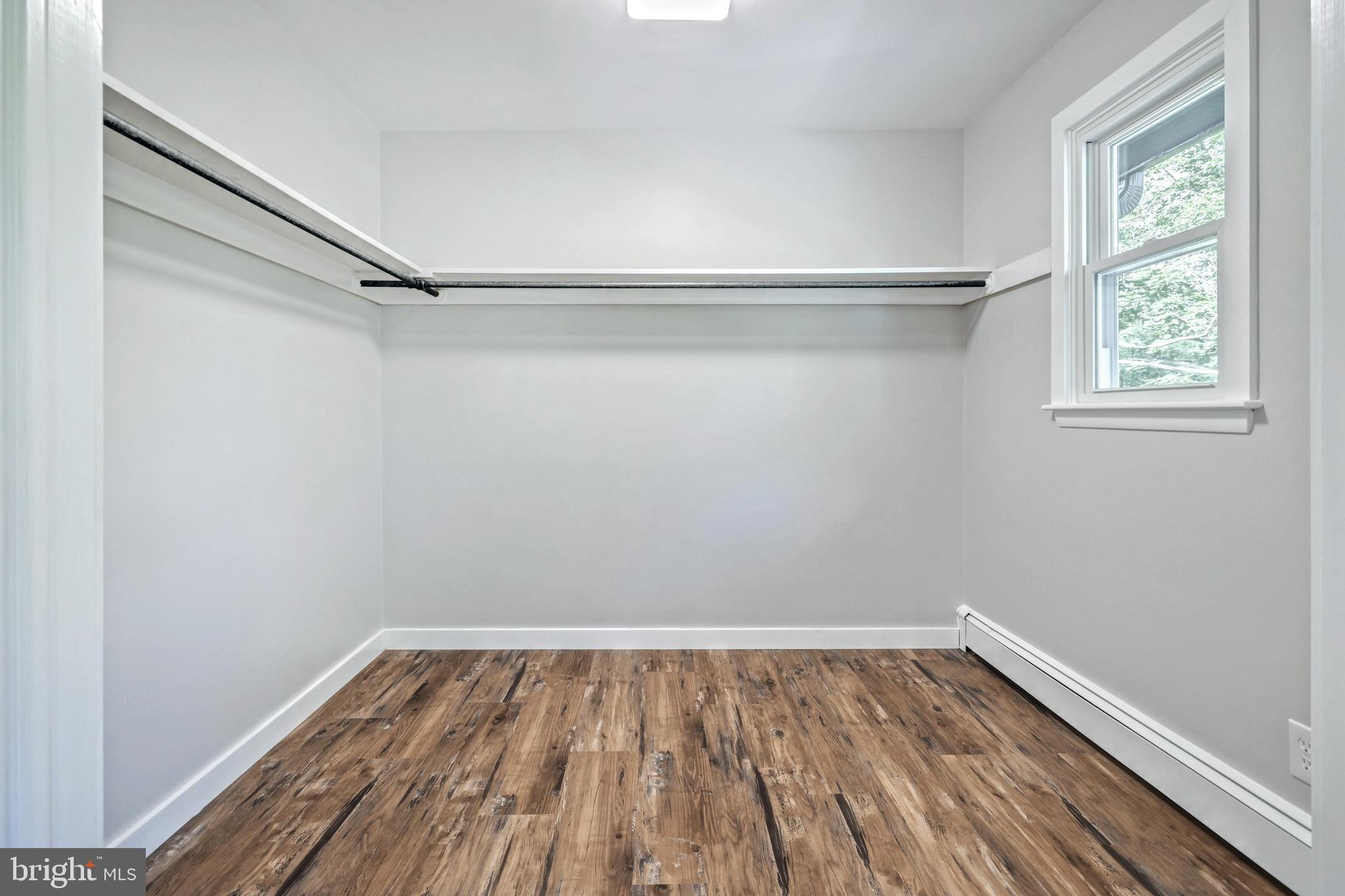 STRATHCONA HILLS - Residential