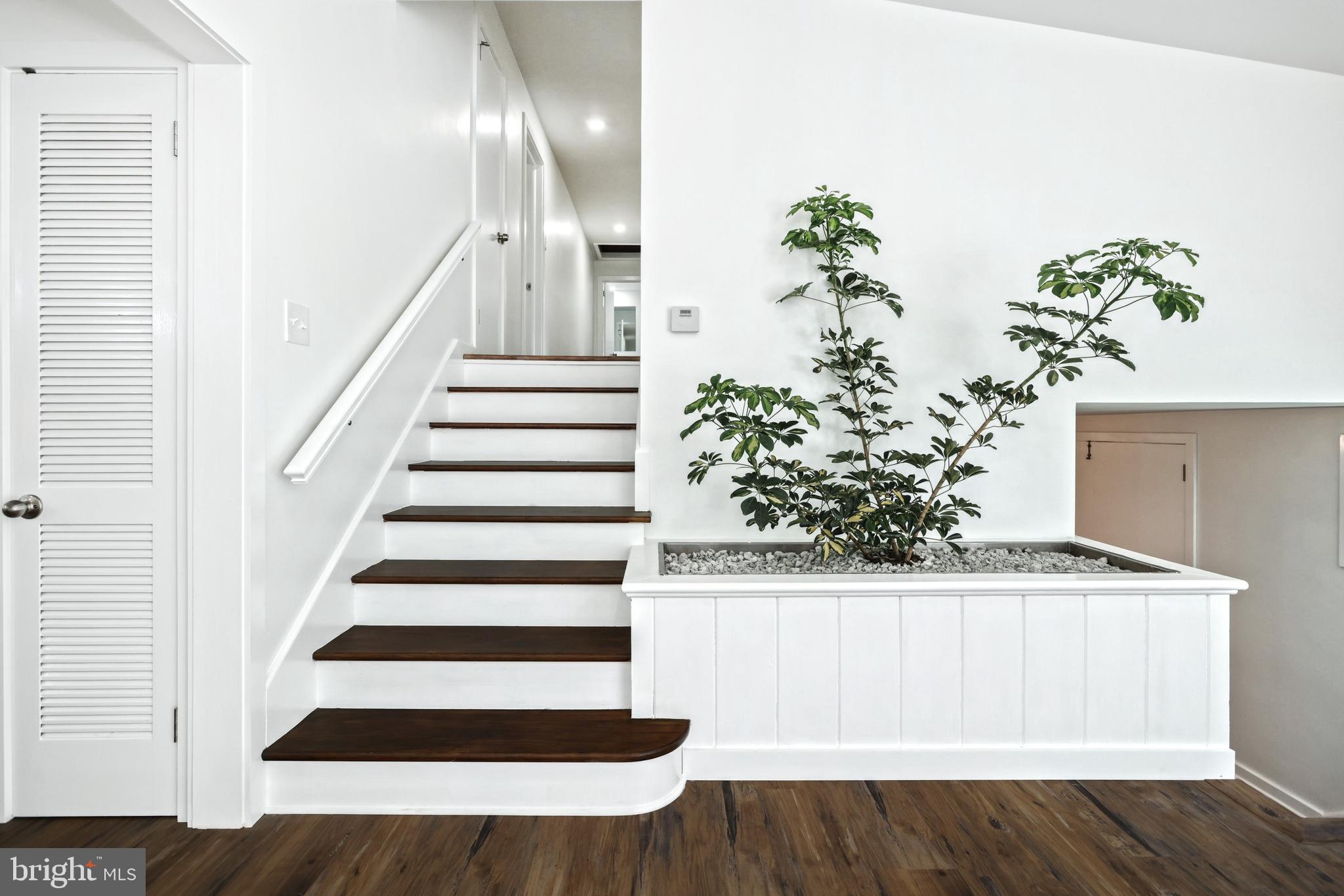 STRATHCONA HILLS - Residential