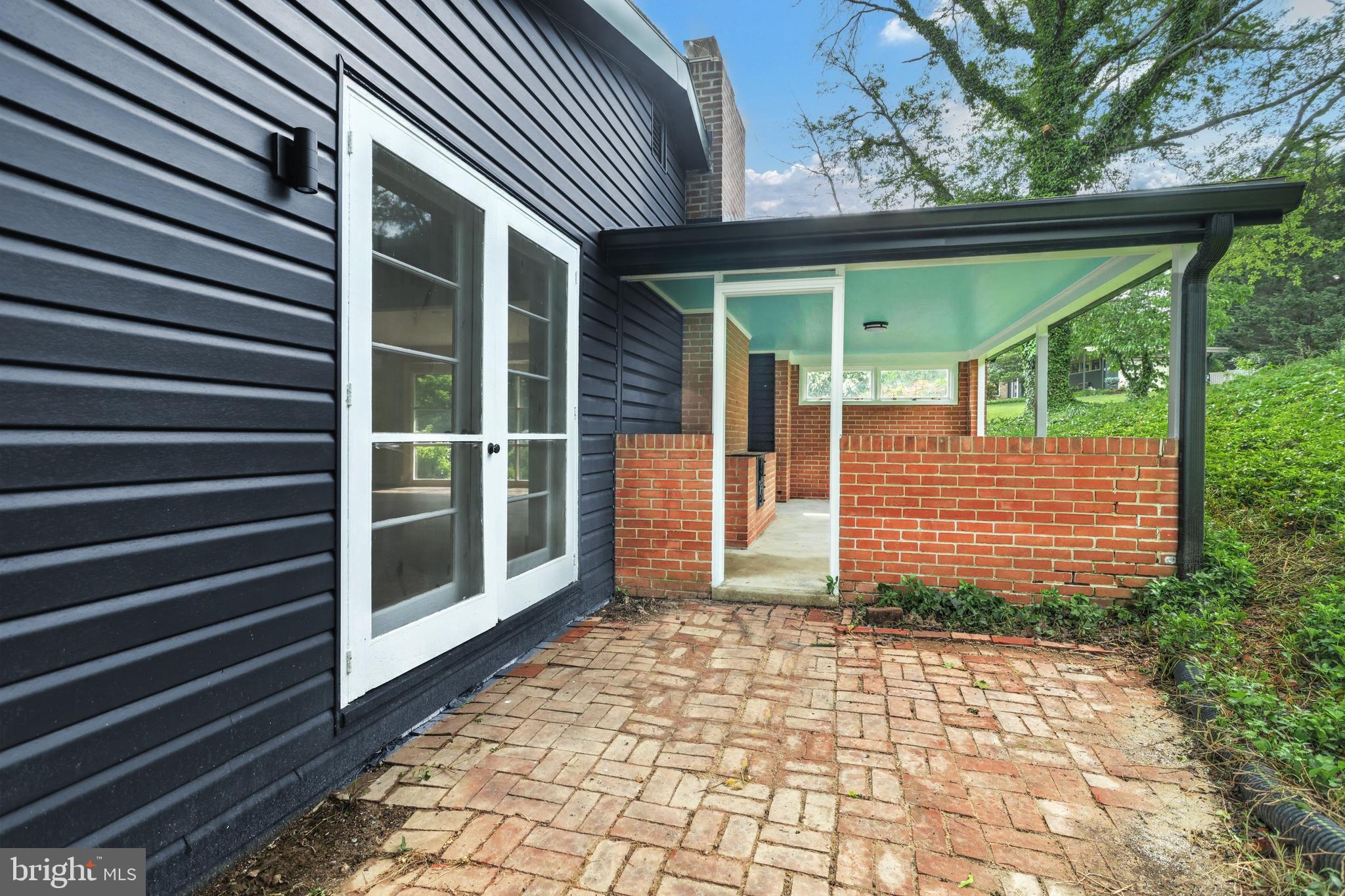 STRATHCONA HILLS - Residential