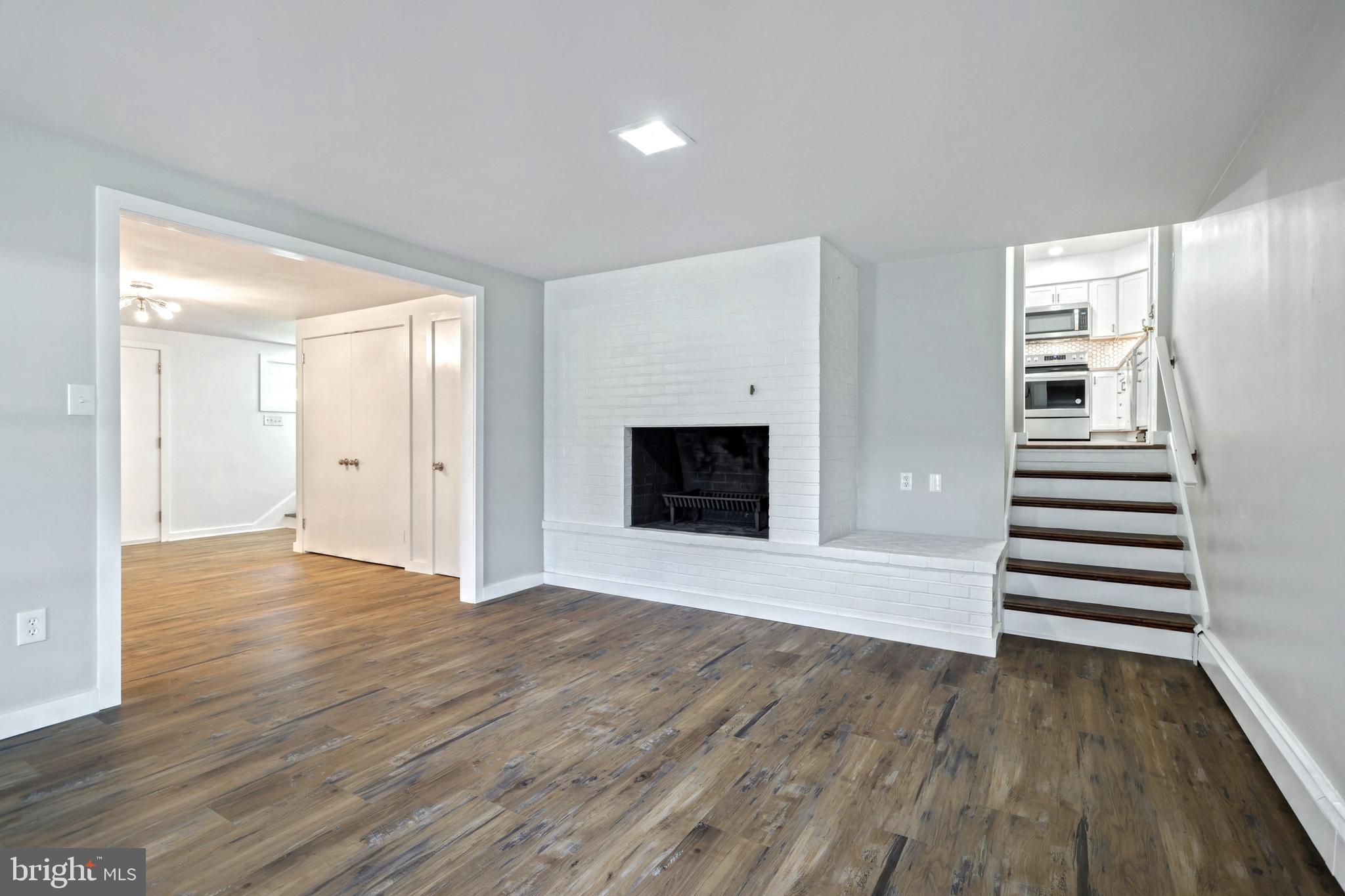 STRATHCONA HILLS - Residential